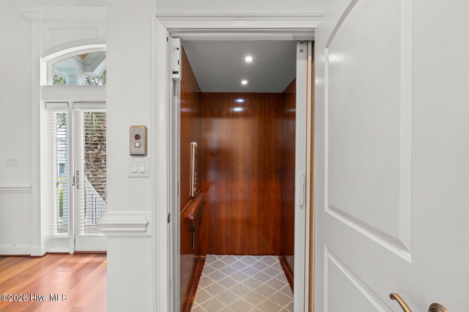 100566570 | Photo 58