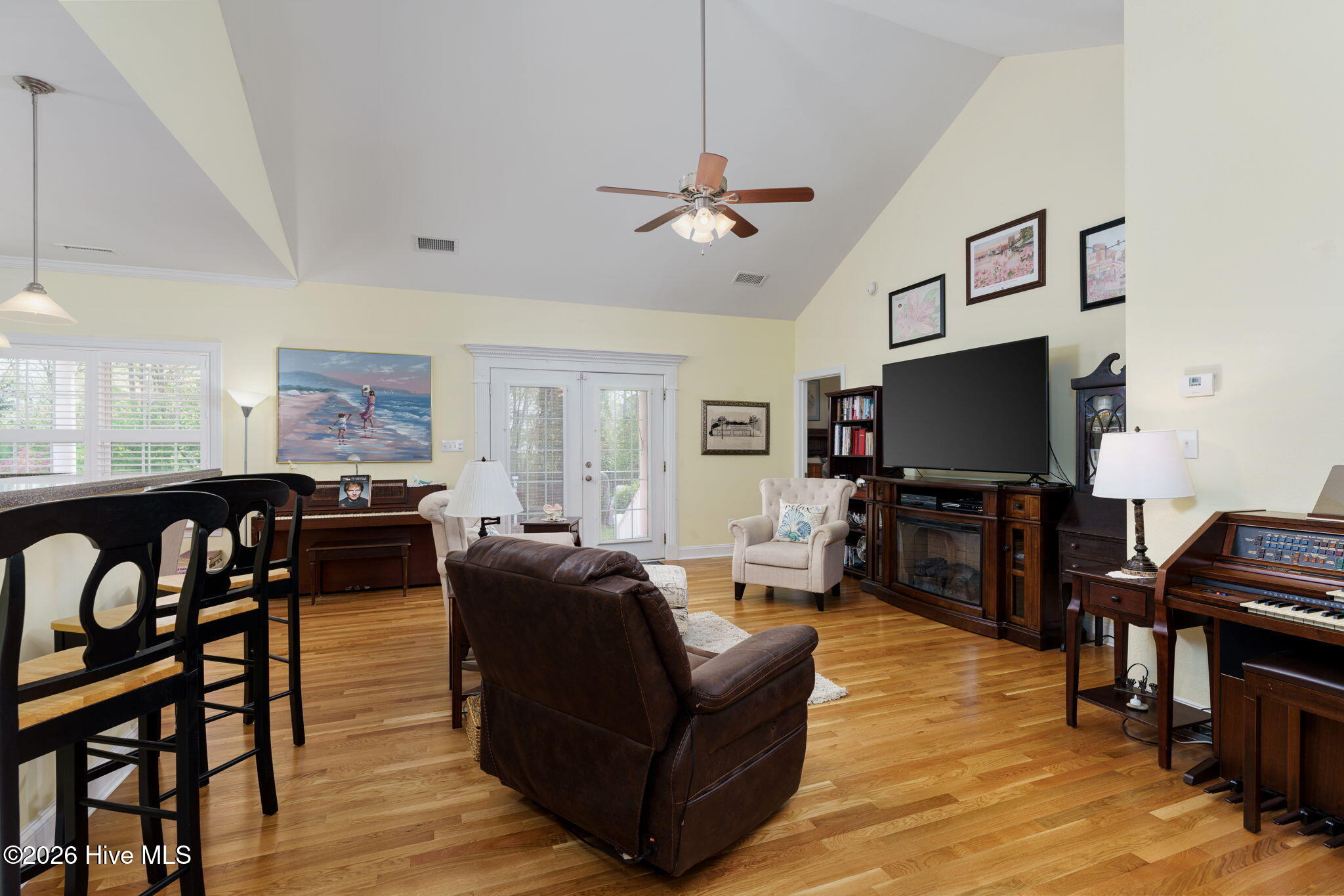 100564241 | Photo 12