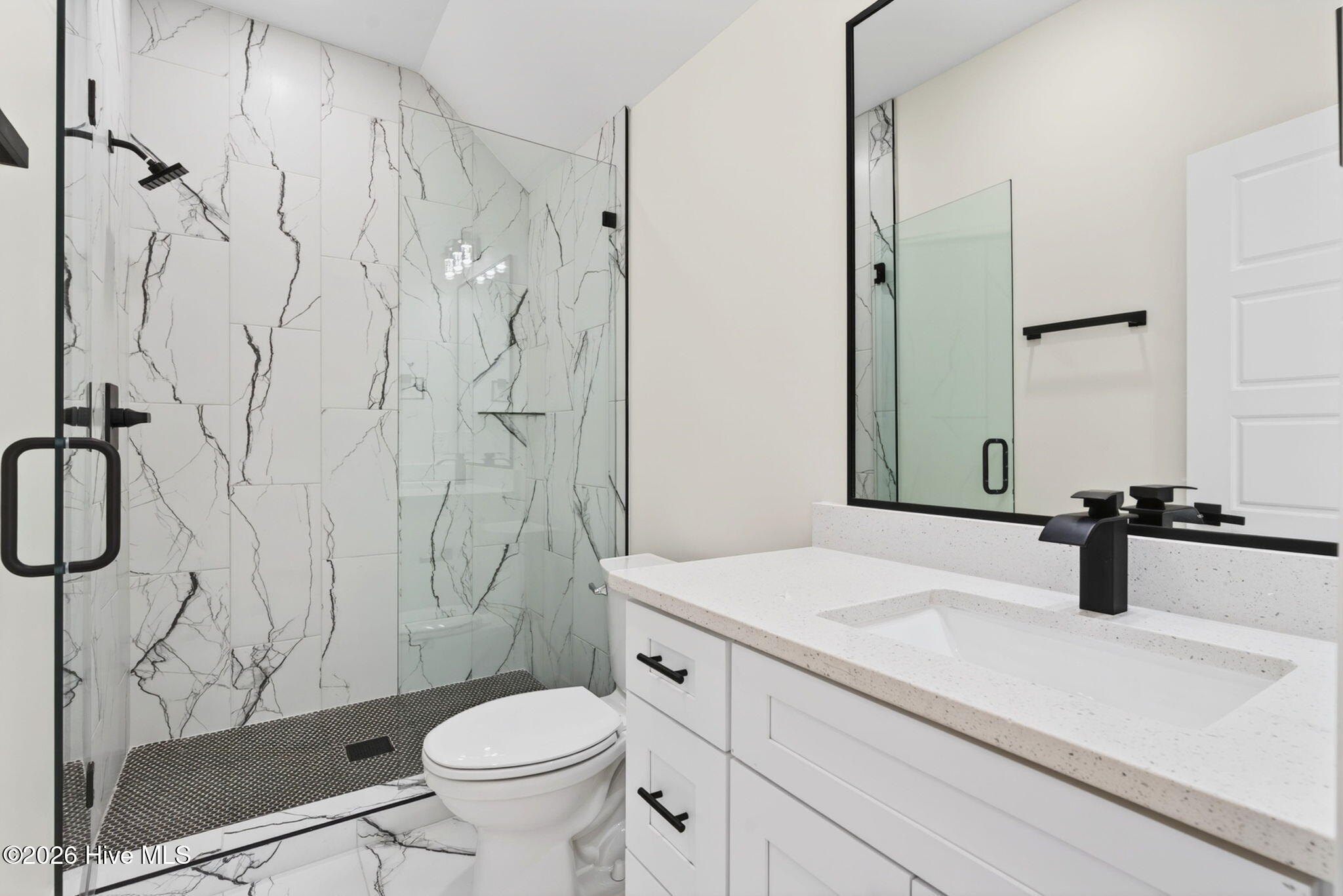 100568512 | Photo 48