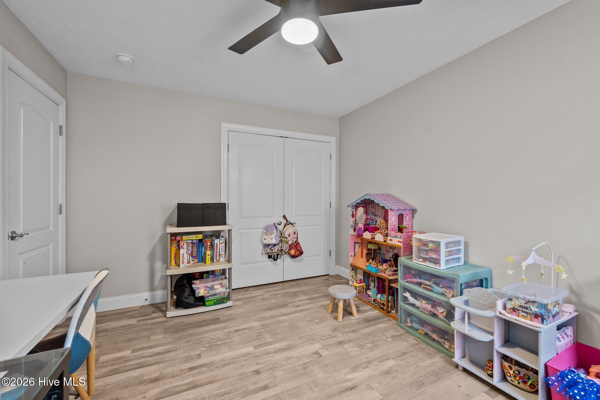 100566120 | Photo 11