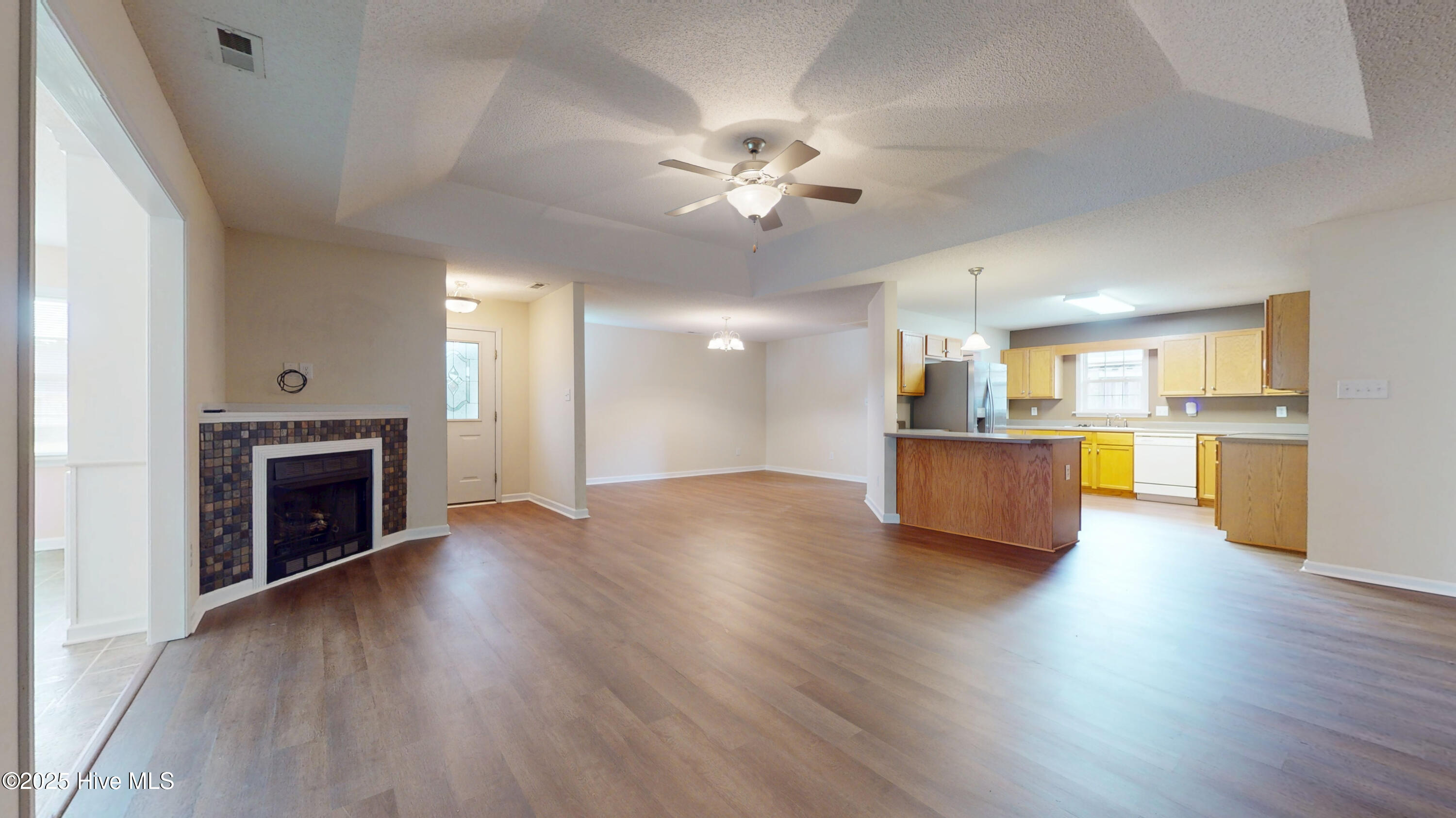 2104 Colony Plaza, Jacksonville, NC 28546 – photo 9: 09192025_133636
