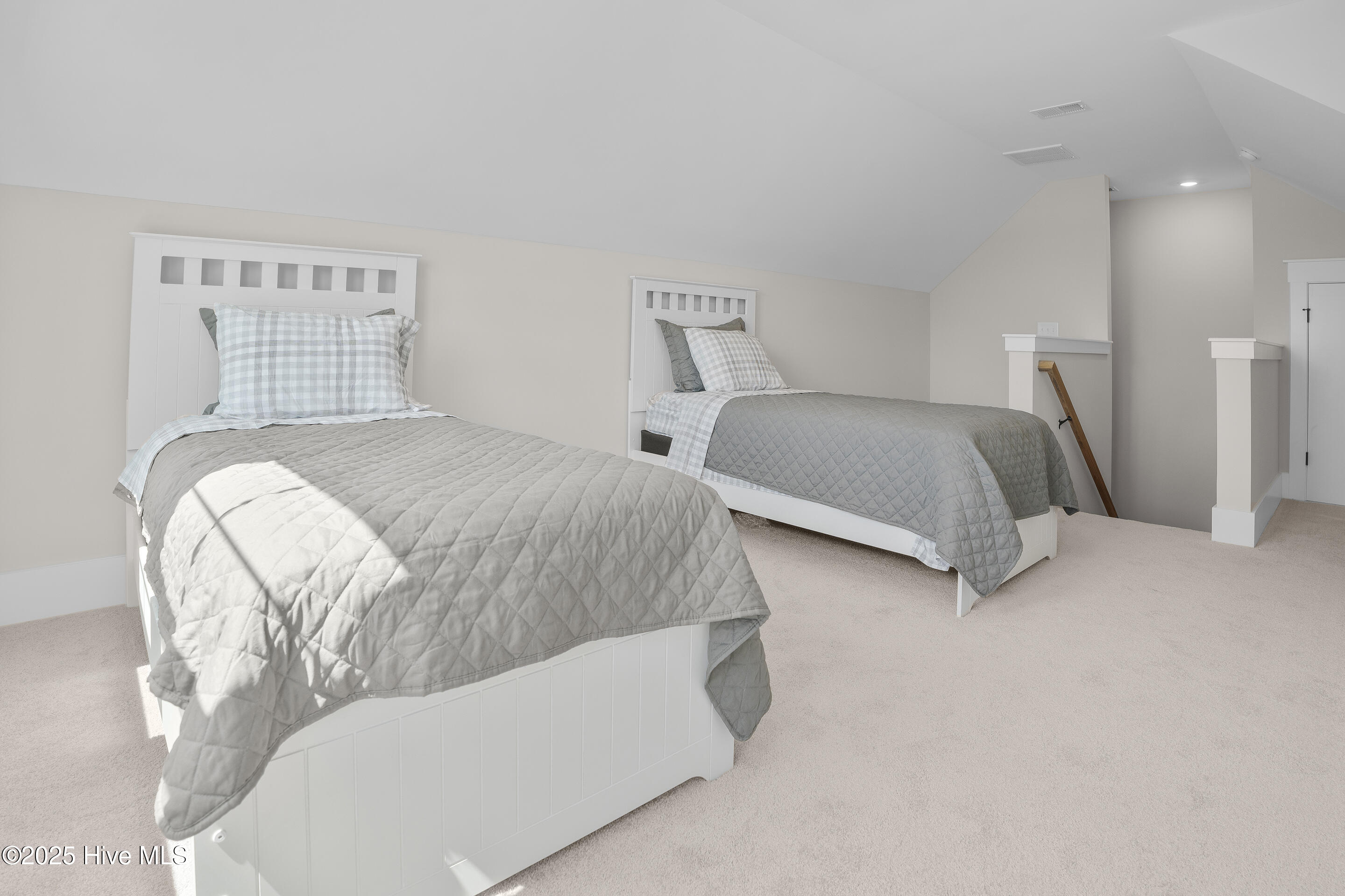 100483922 | Photo 33