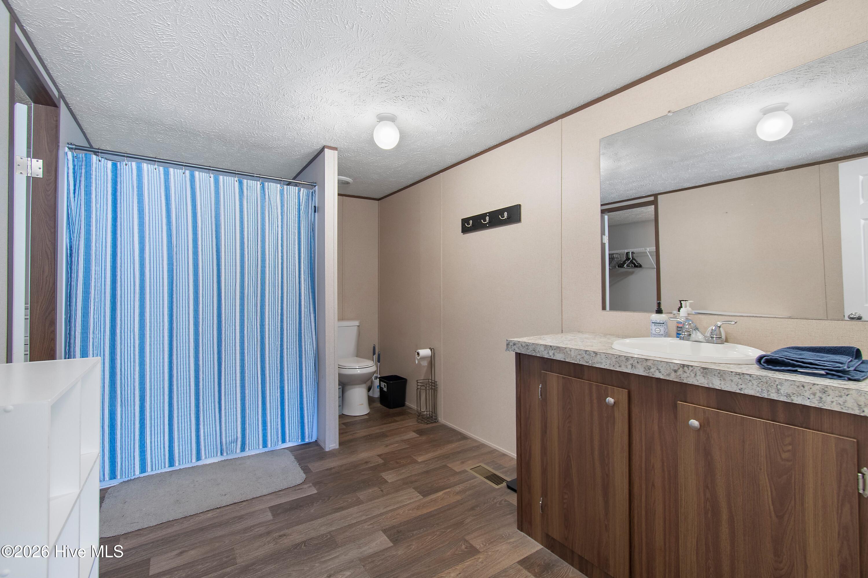 100563452 | Photo 25