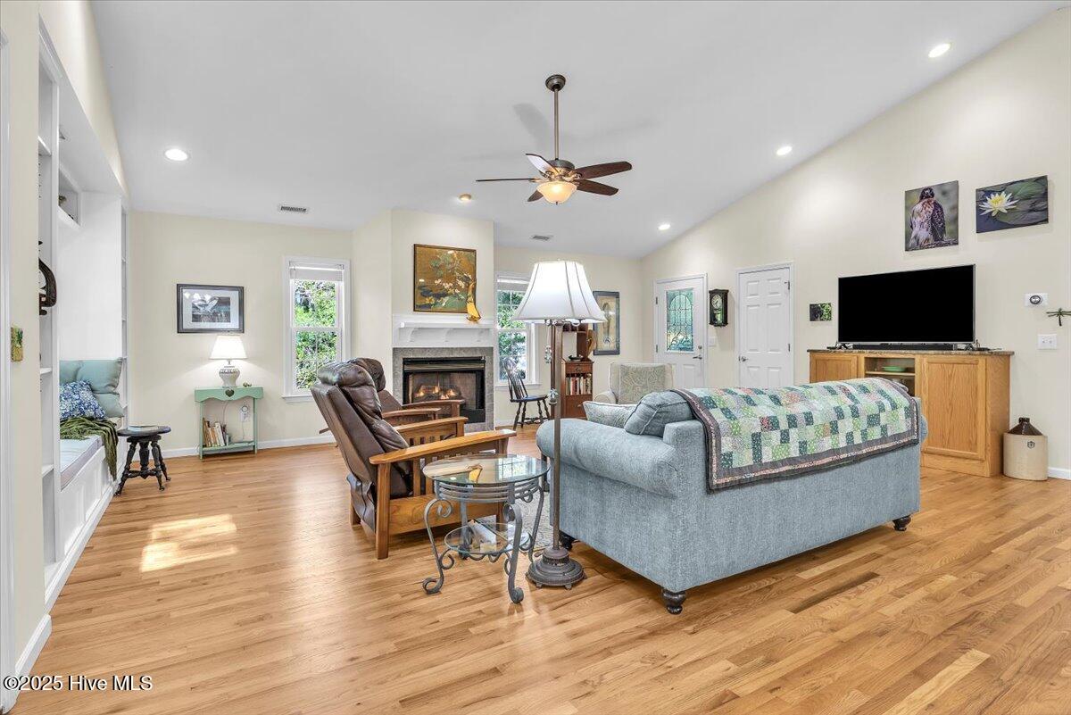 100536639 | Photo 14