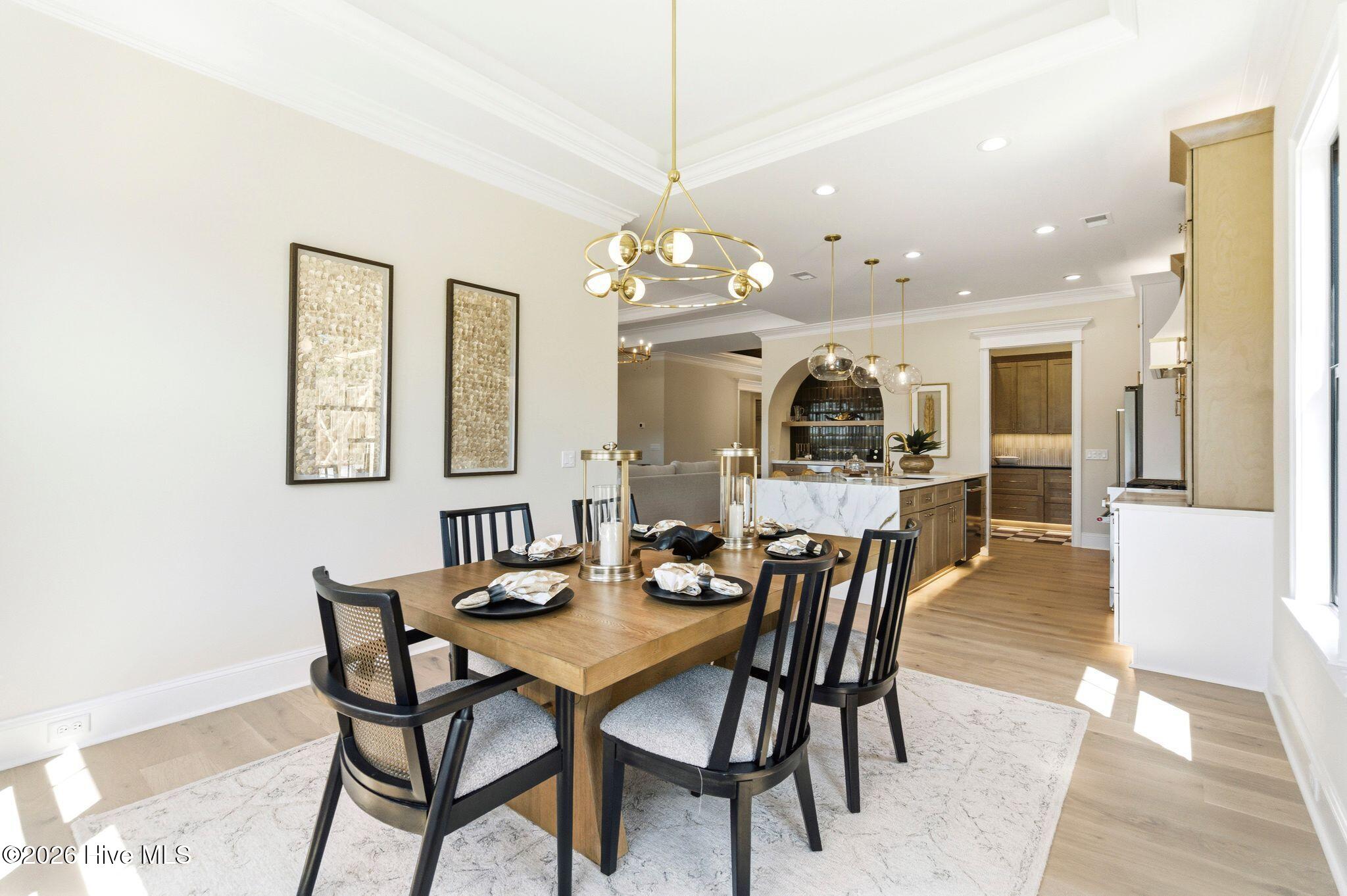 100570119 | Photo 26