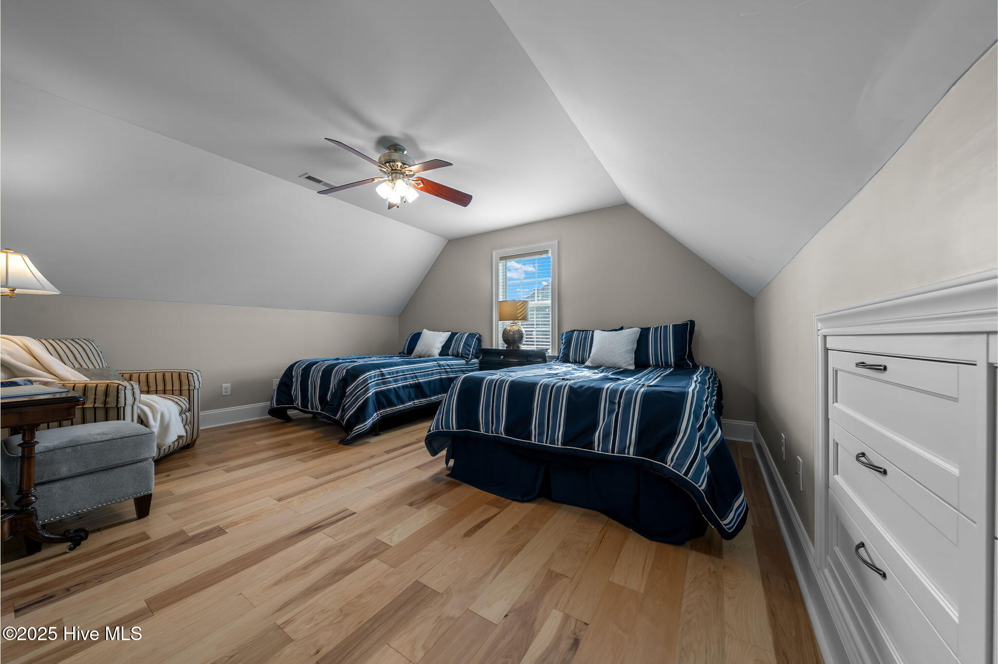 100544684 | Photo 54