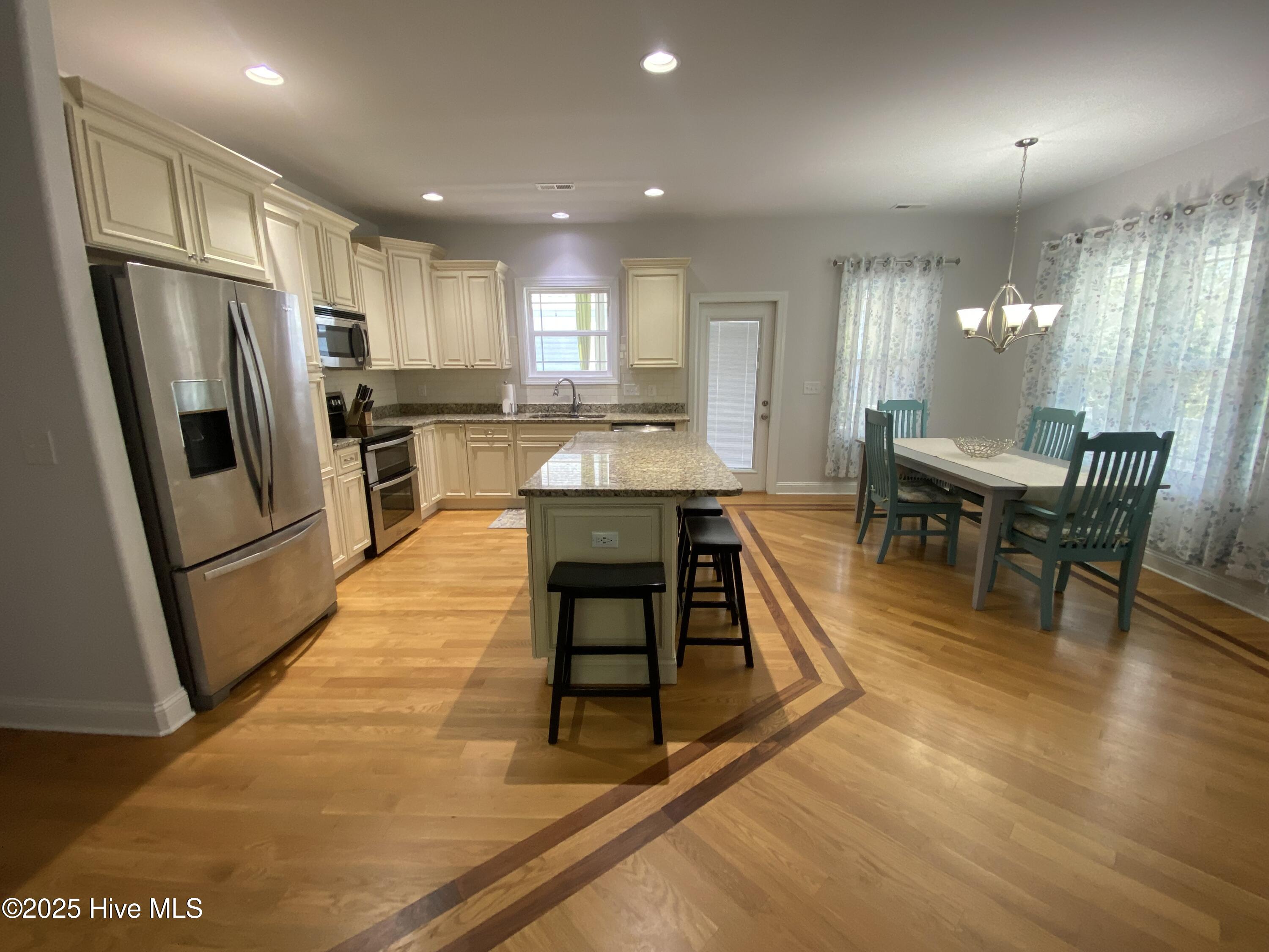 100533868 | Photo 14