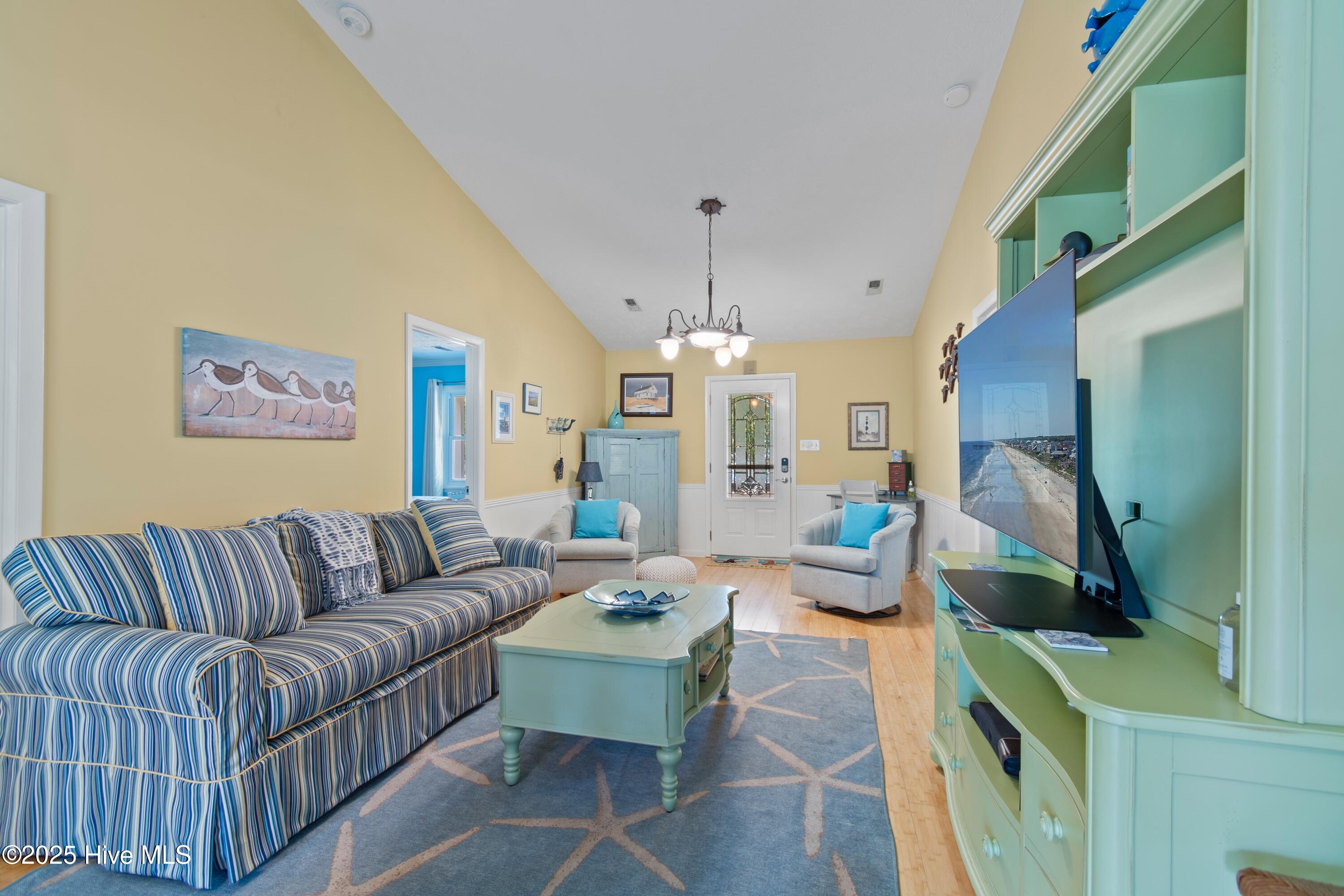 100535762 | Photo 32