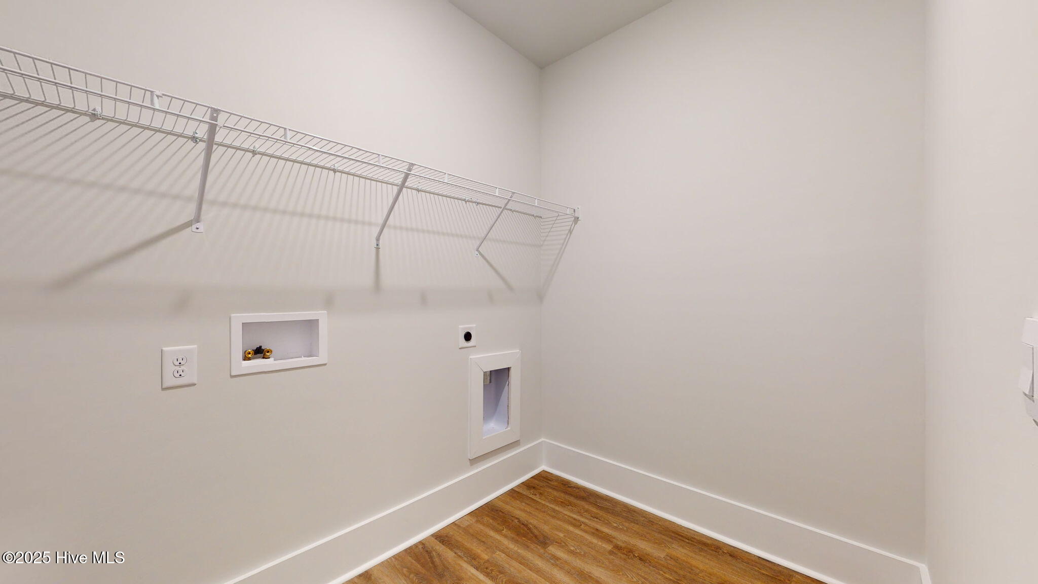 100543683 | Photo 22