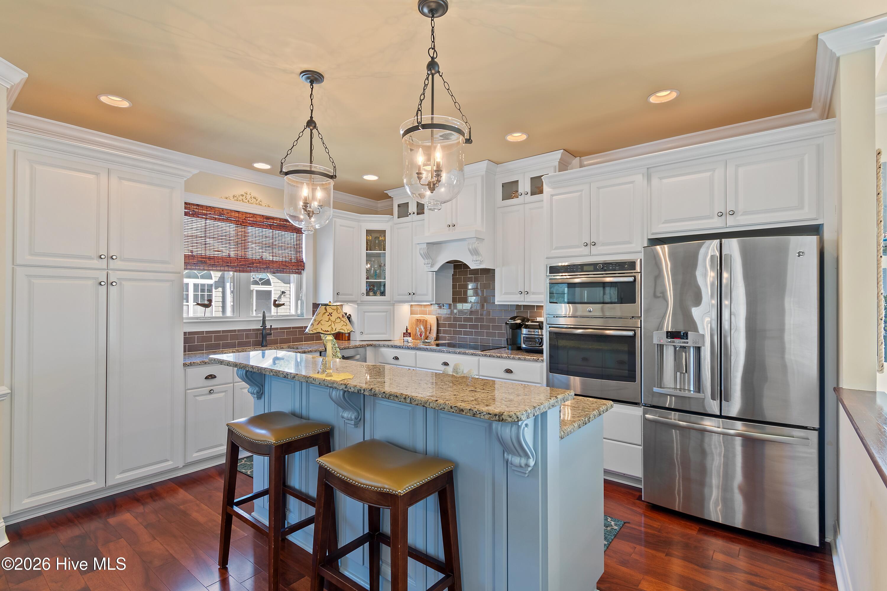 100558702 | Photo 27