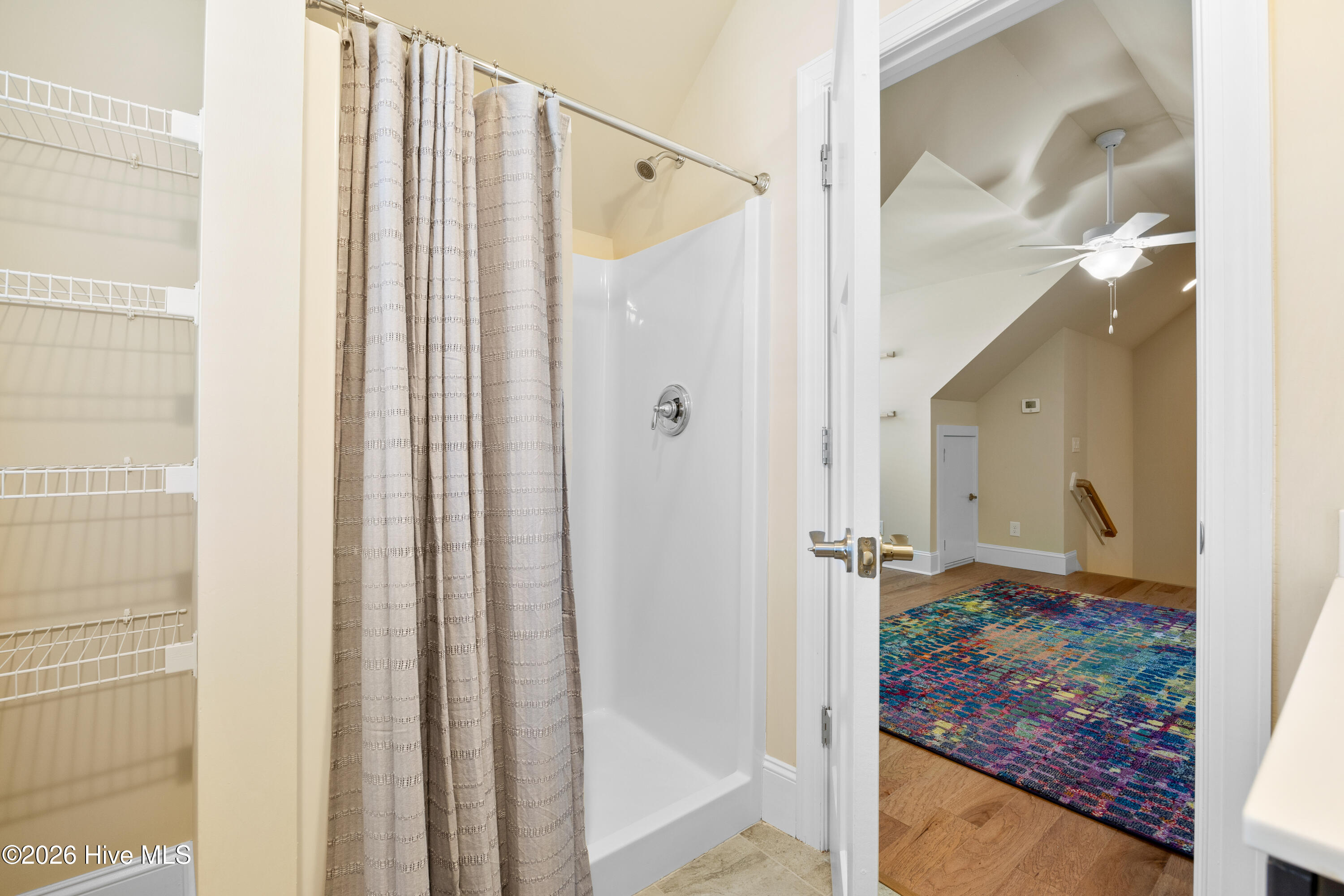 100550520 | Photo 34