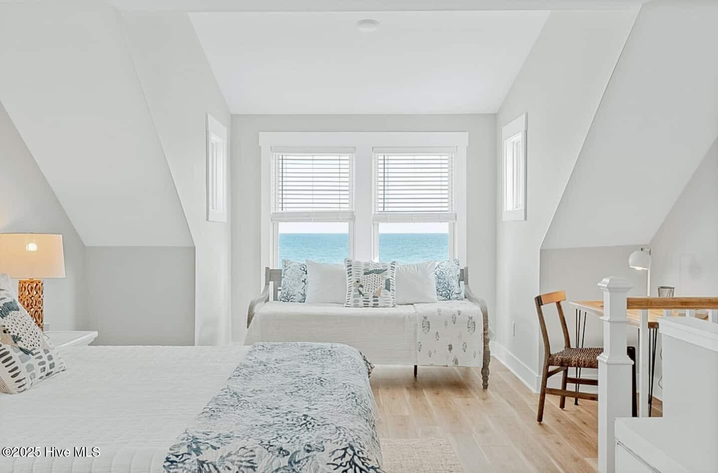 100543911 | Photo 32