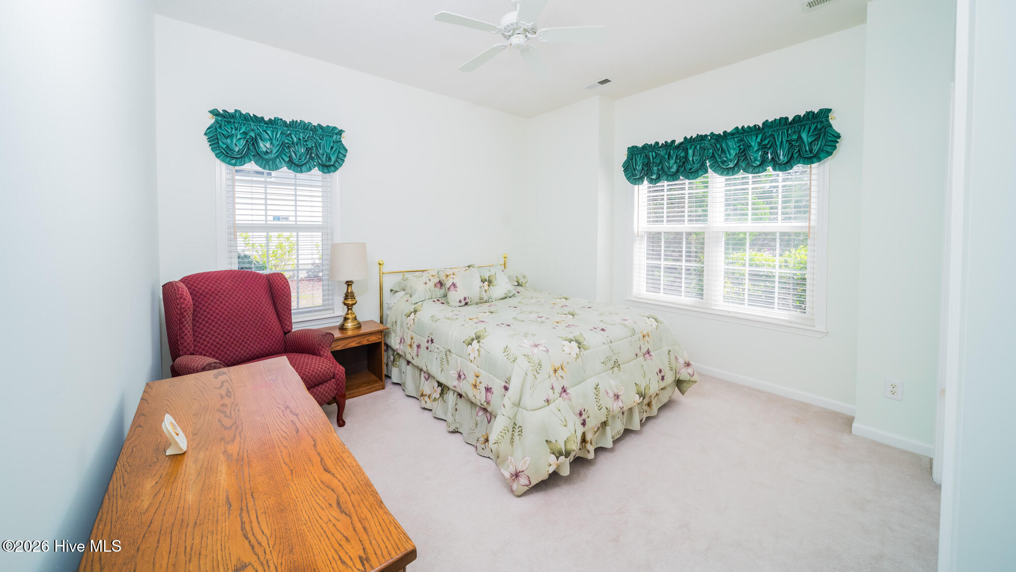 100569963 | Photo 27