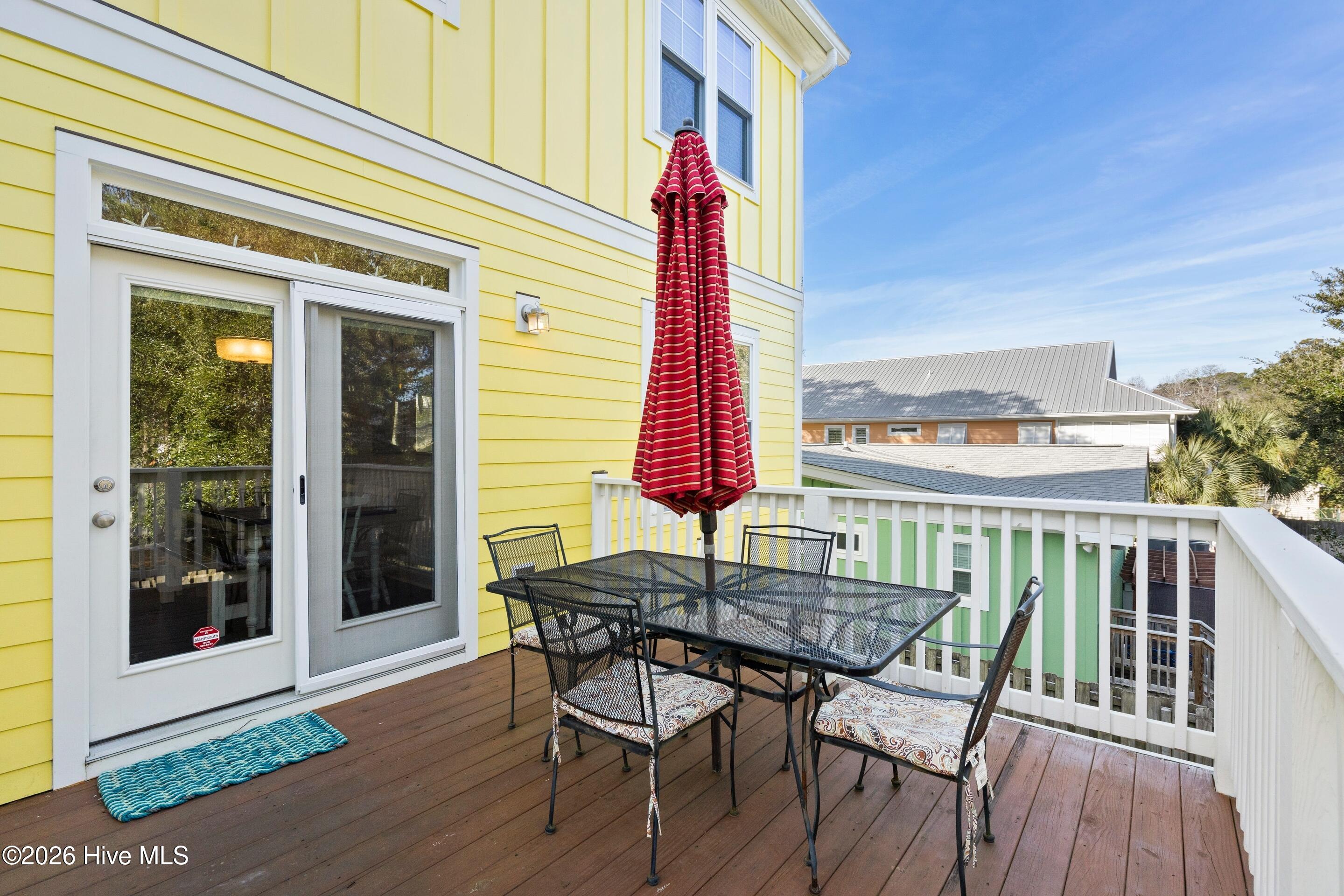 100549169 | Photo 49