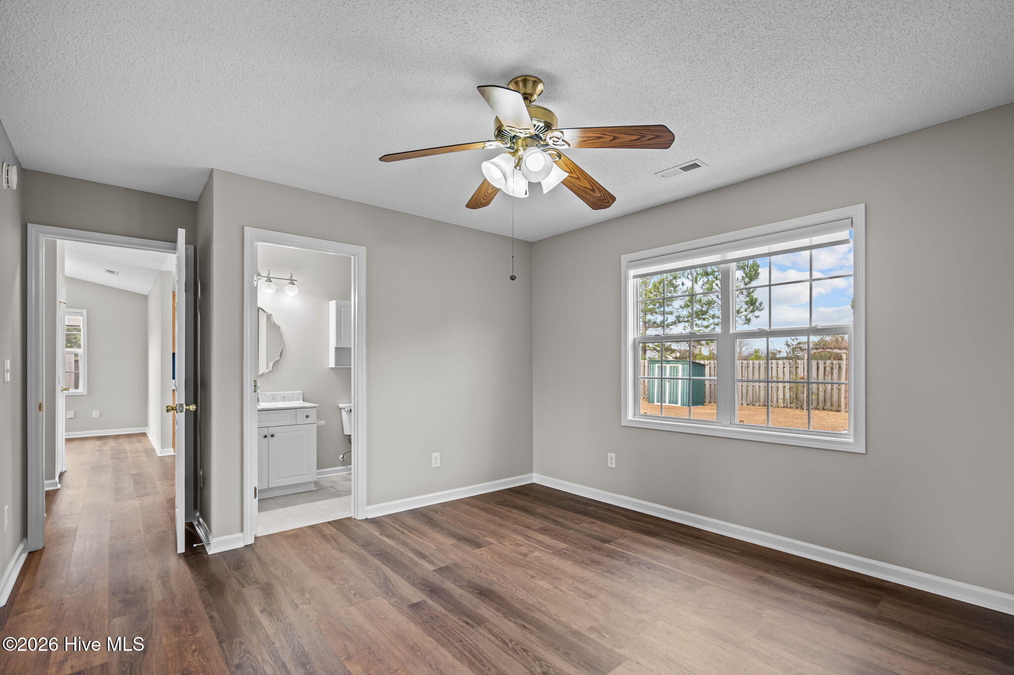 100548271 | Photo 24