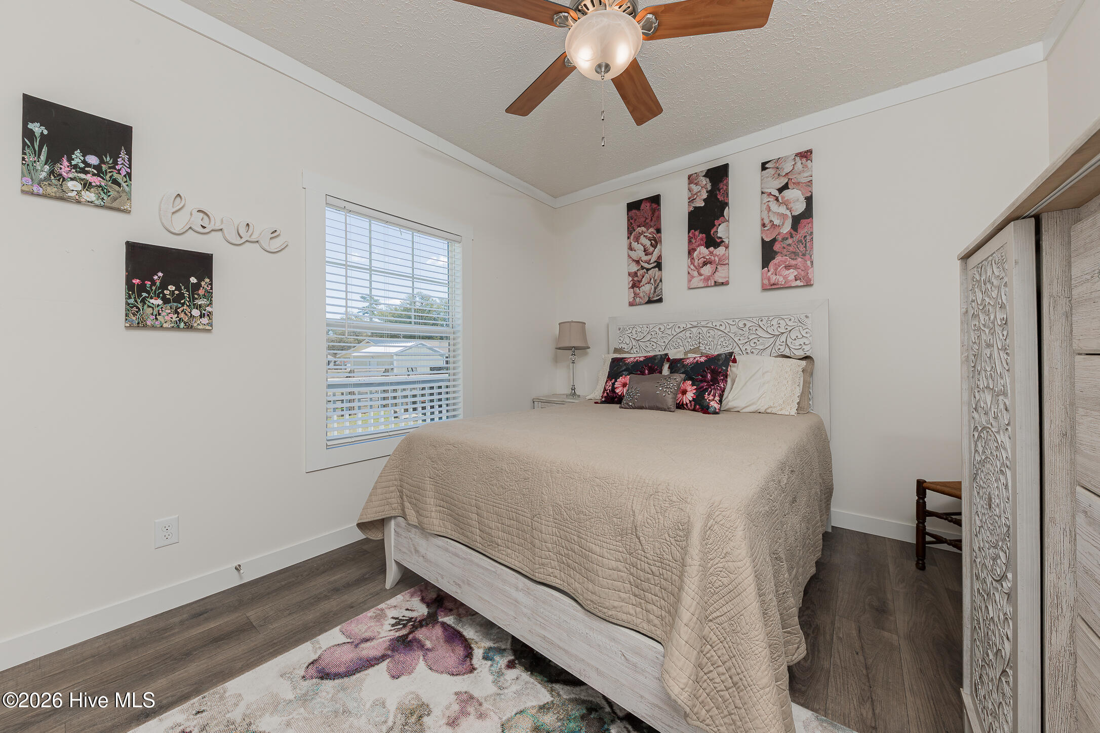 100563969 | Photo 38