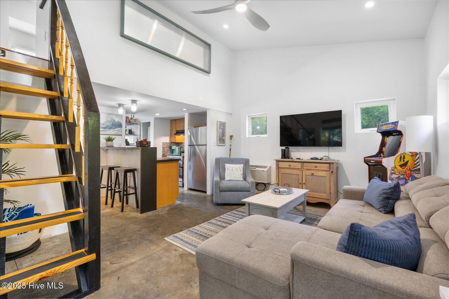 100528295 | Photo 25