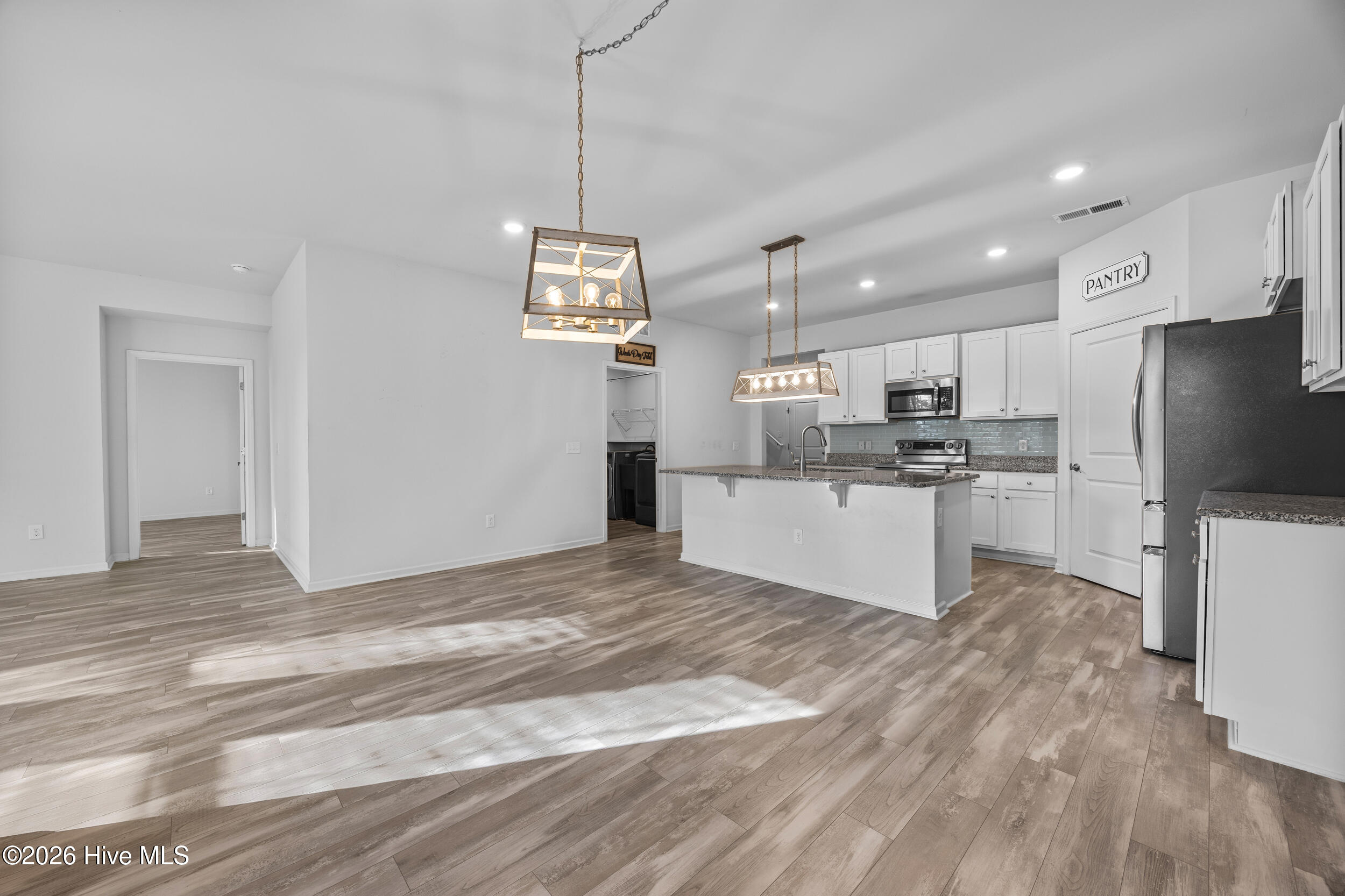 100552645 | Photo 20