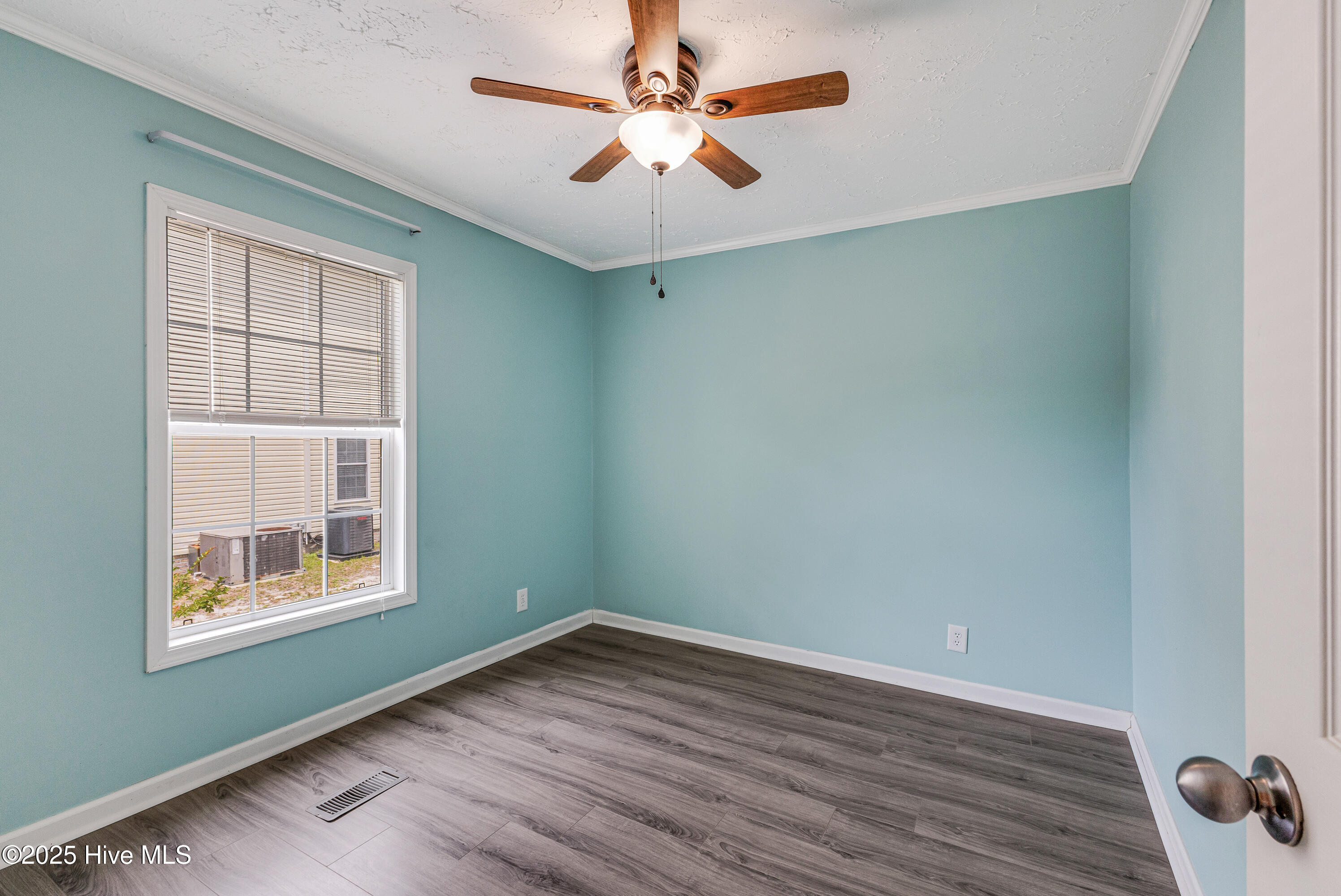 100508775 | Photo 19