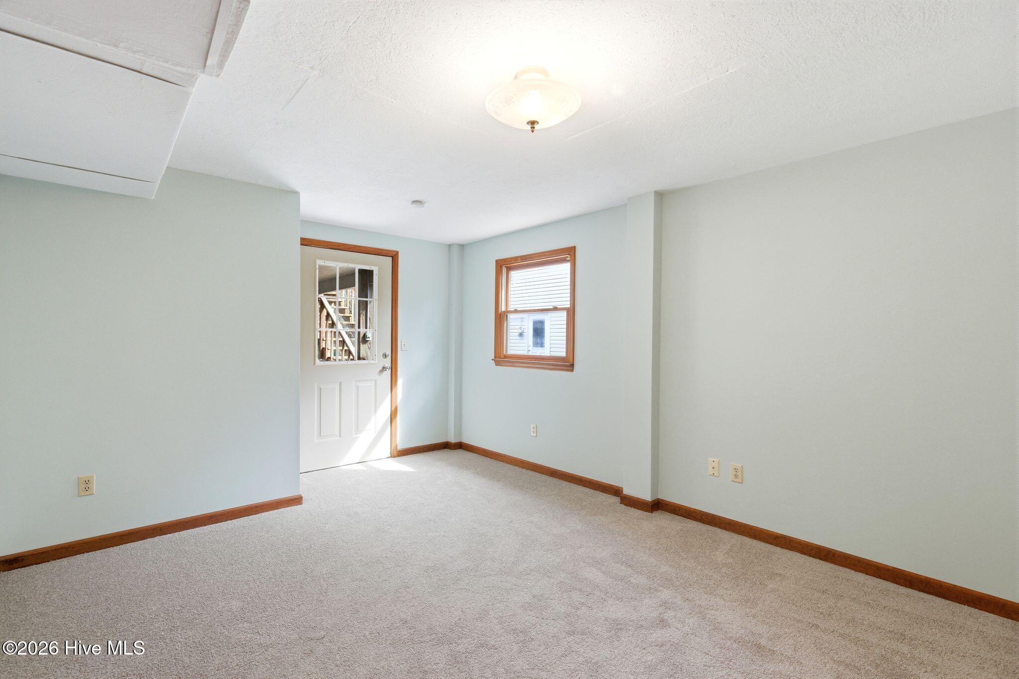 100564018 | Photo 36