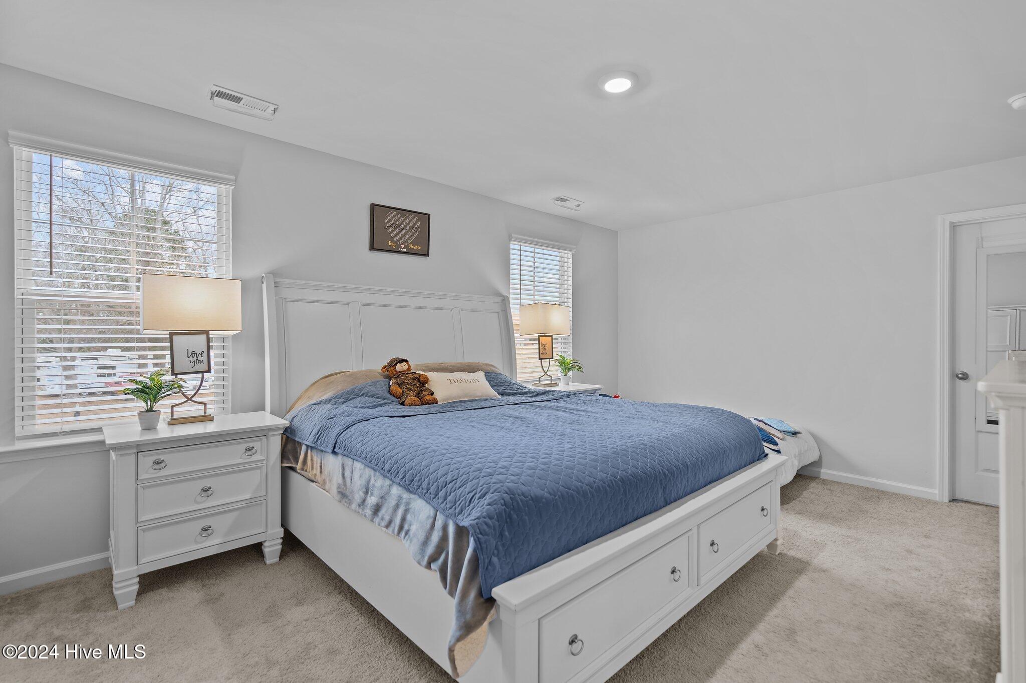 100557266 | Photo 28