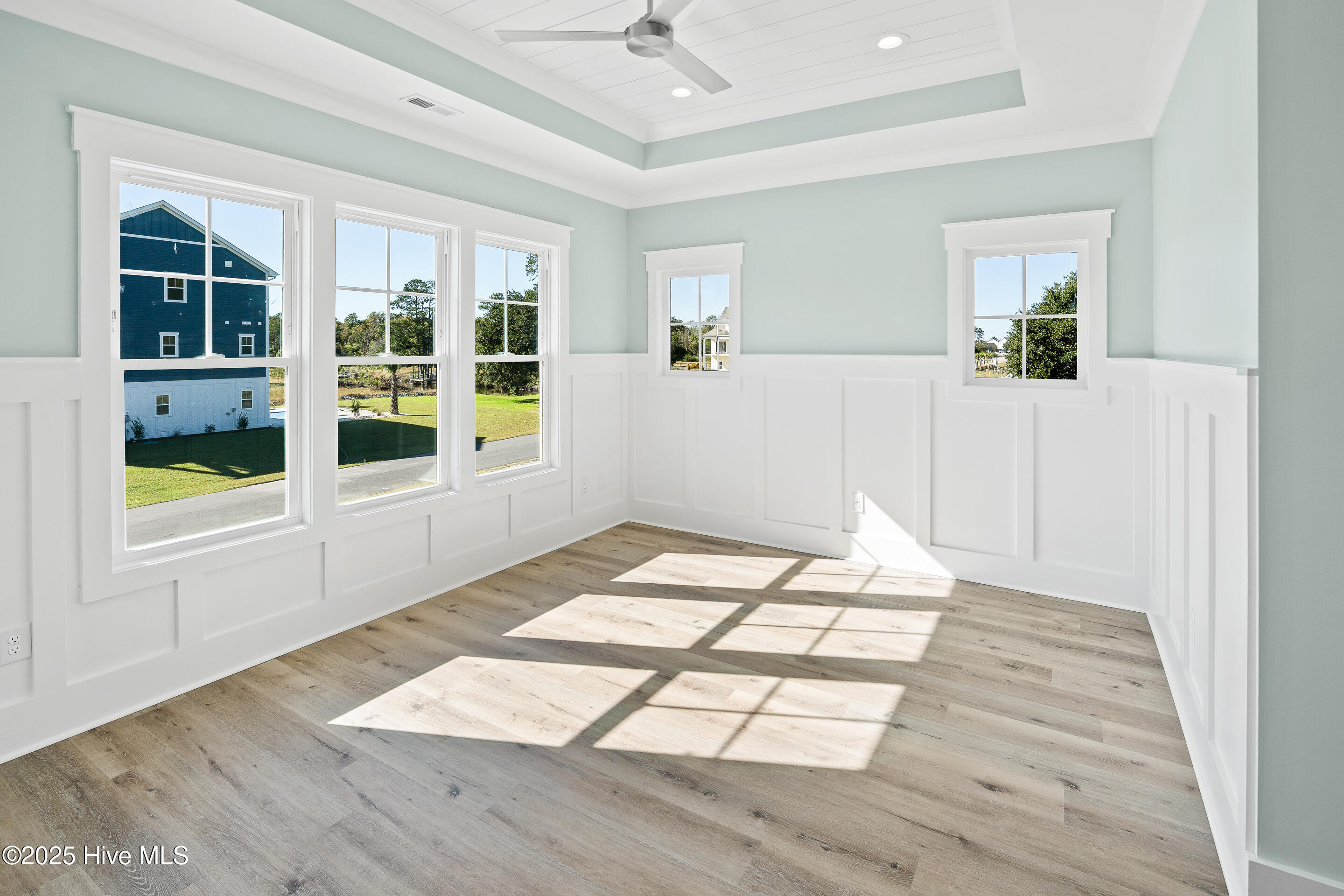 100537376 | Photo 31