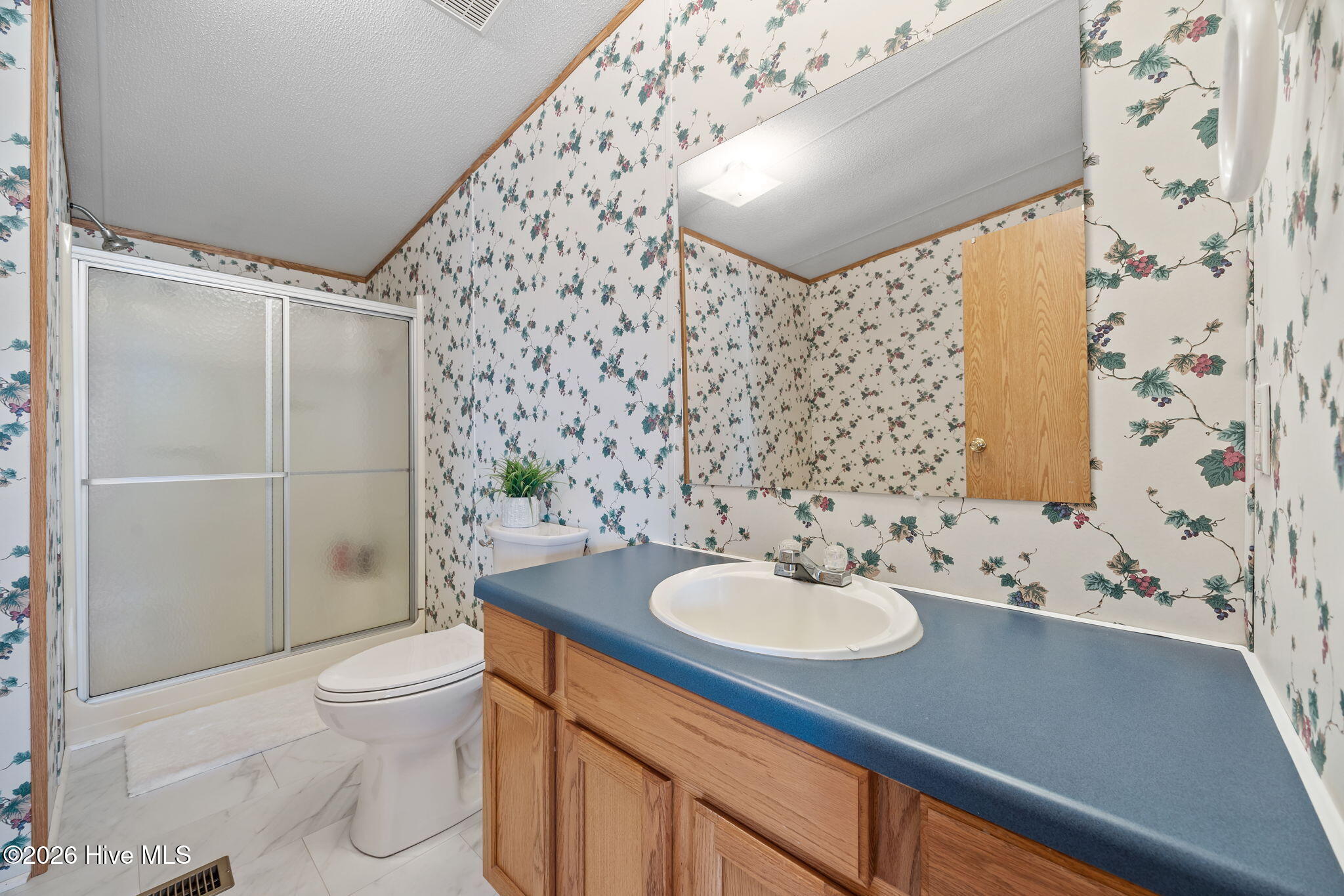 100566757 | Photo 15