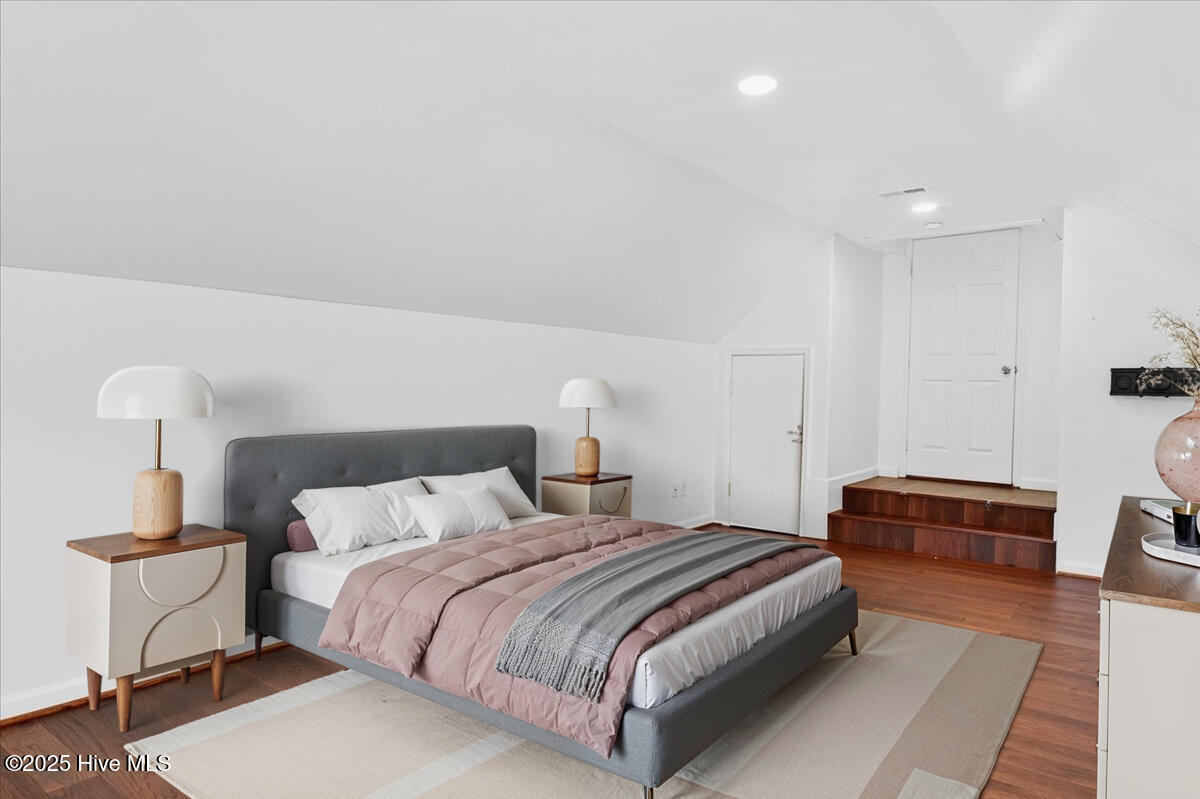 100523832 | Photo 75