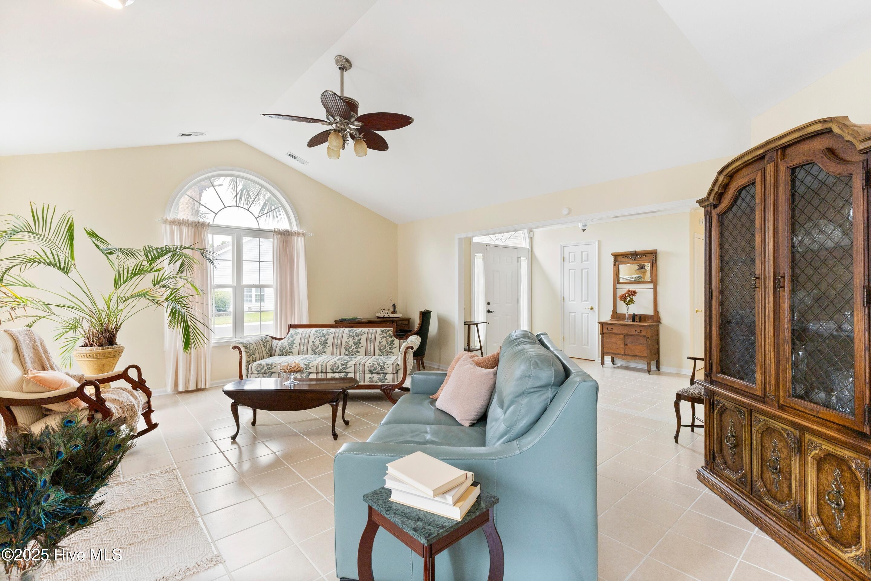 100528797 | Photo 10