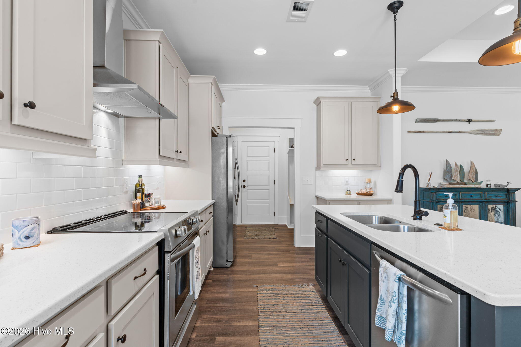 100549326 | Photo 14