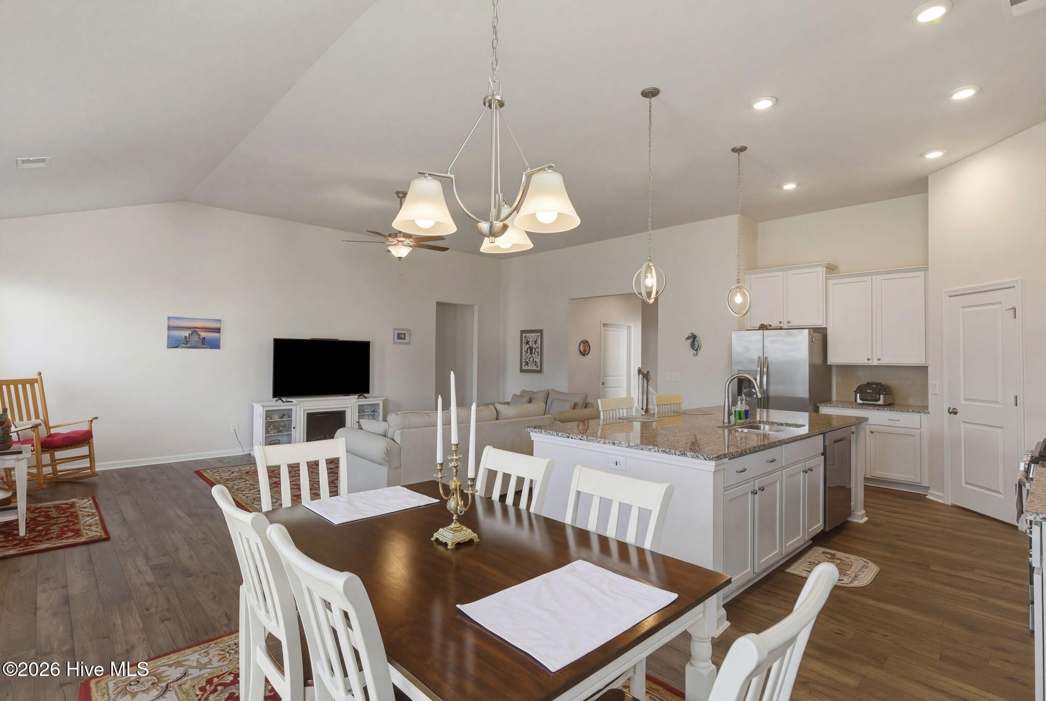 100563254 | Photo 16