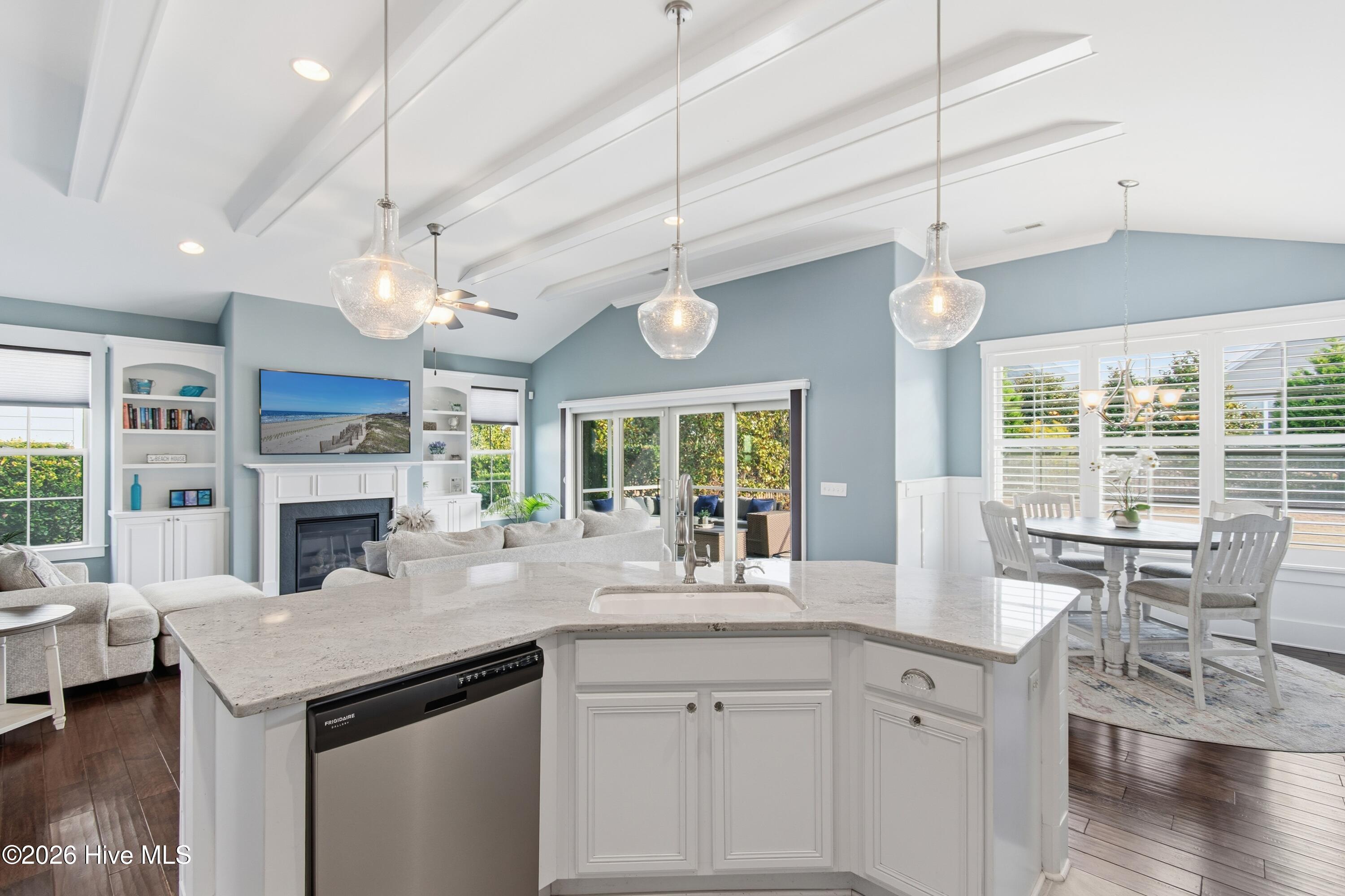 100547463 | Photo 22