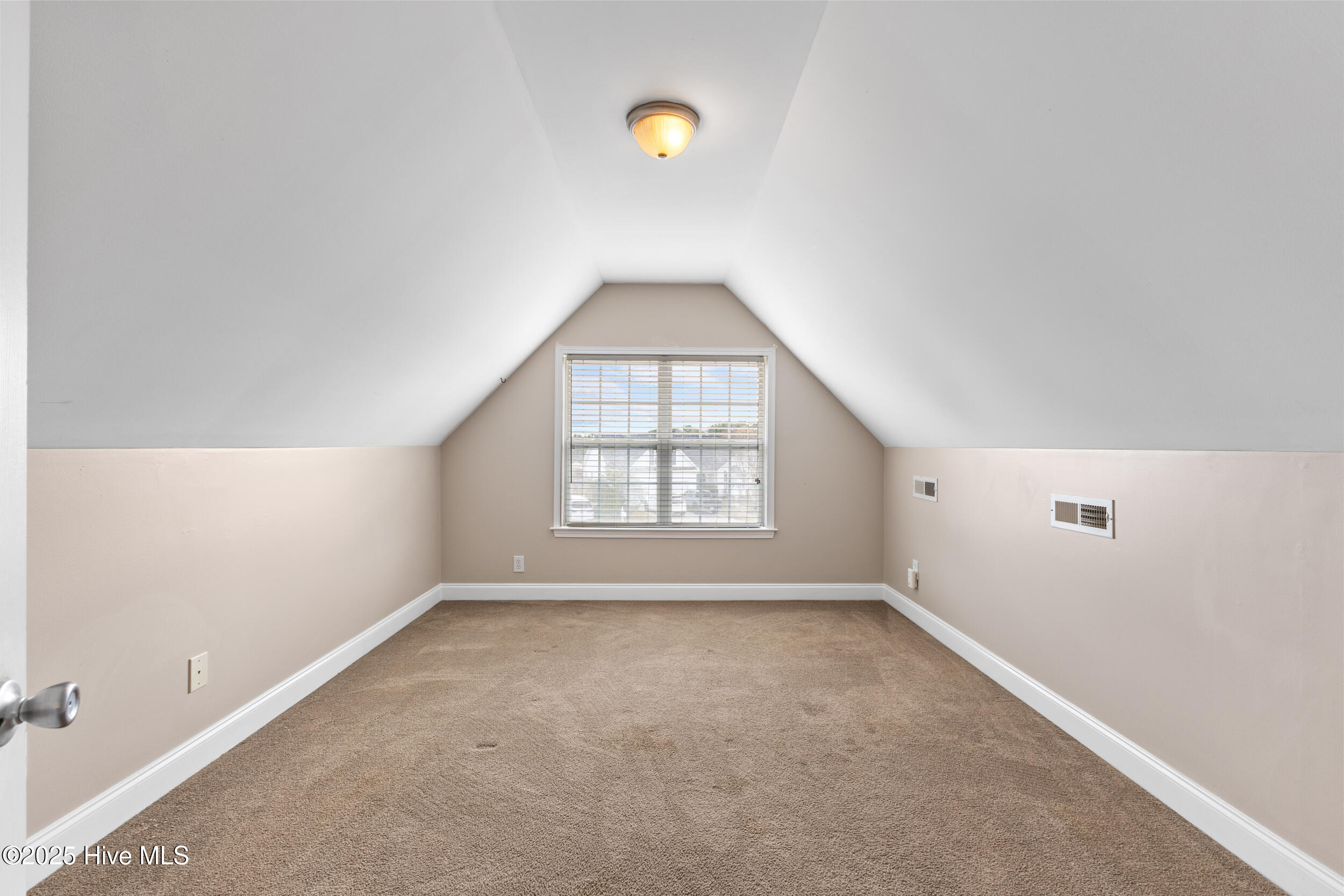 100539988 | Photo 28