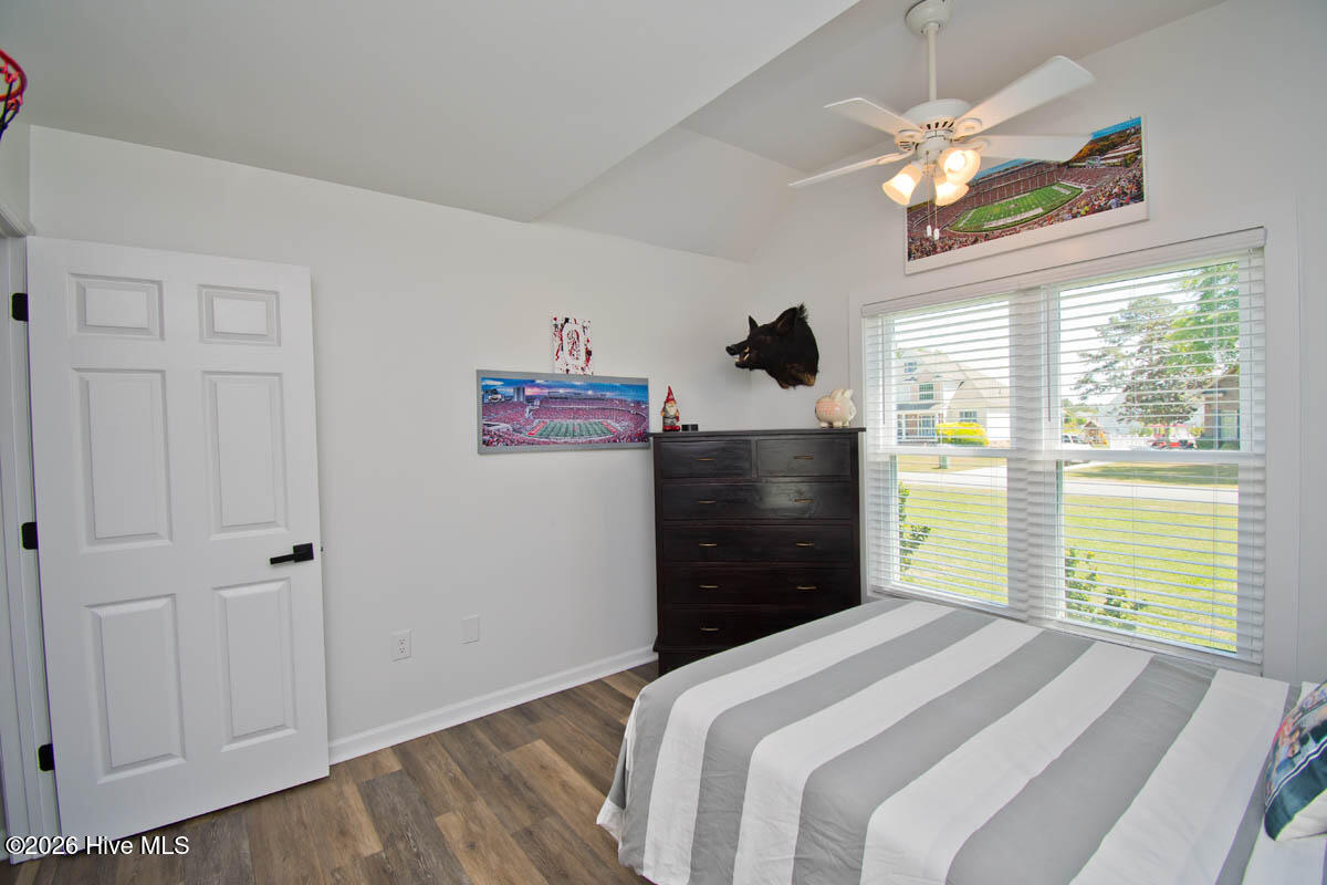 100569264 | Photo 59