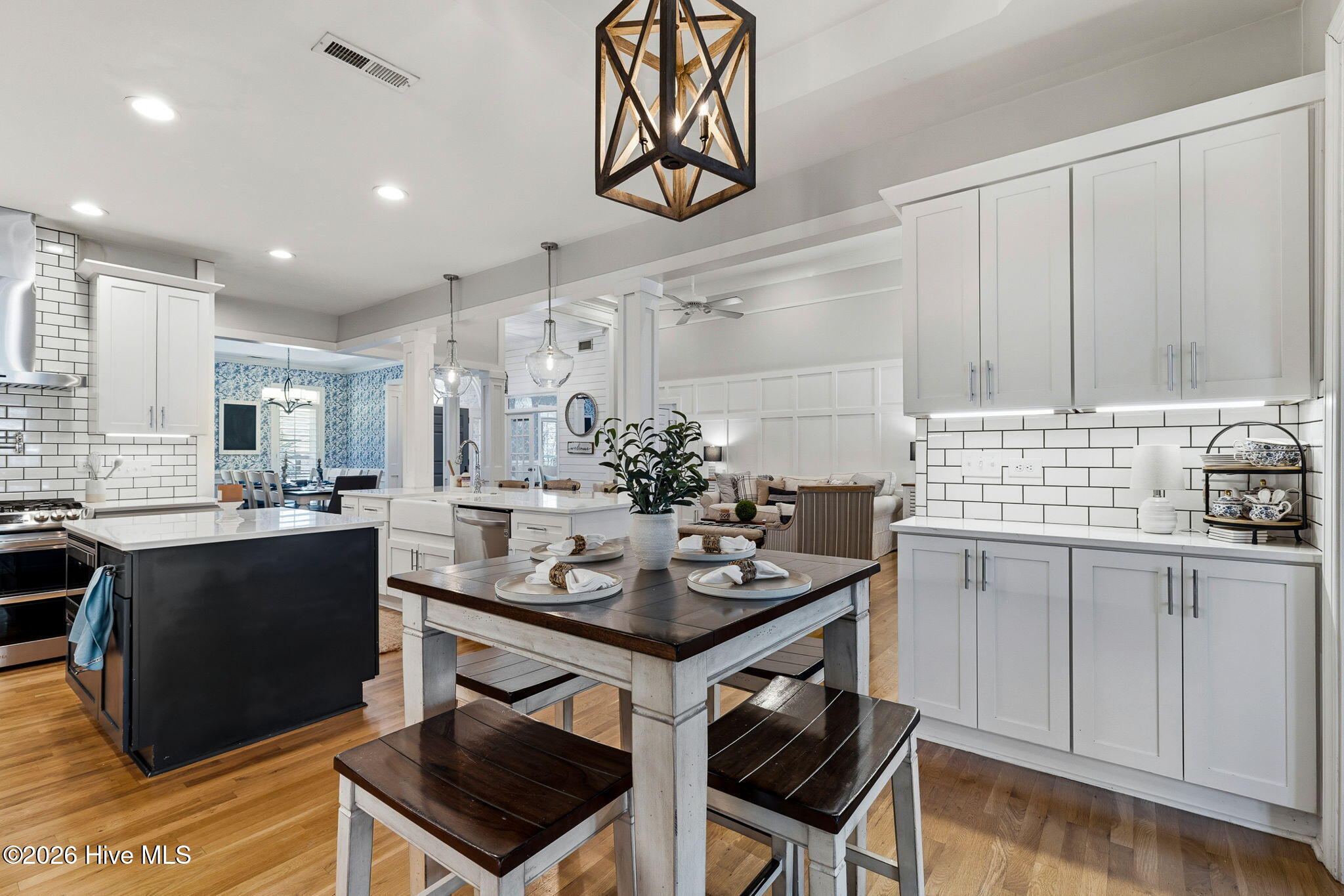 100561515 | Photo 36