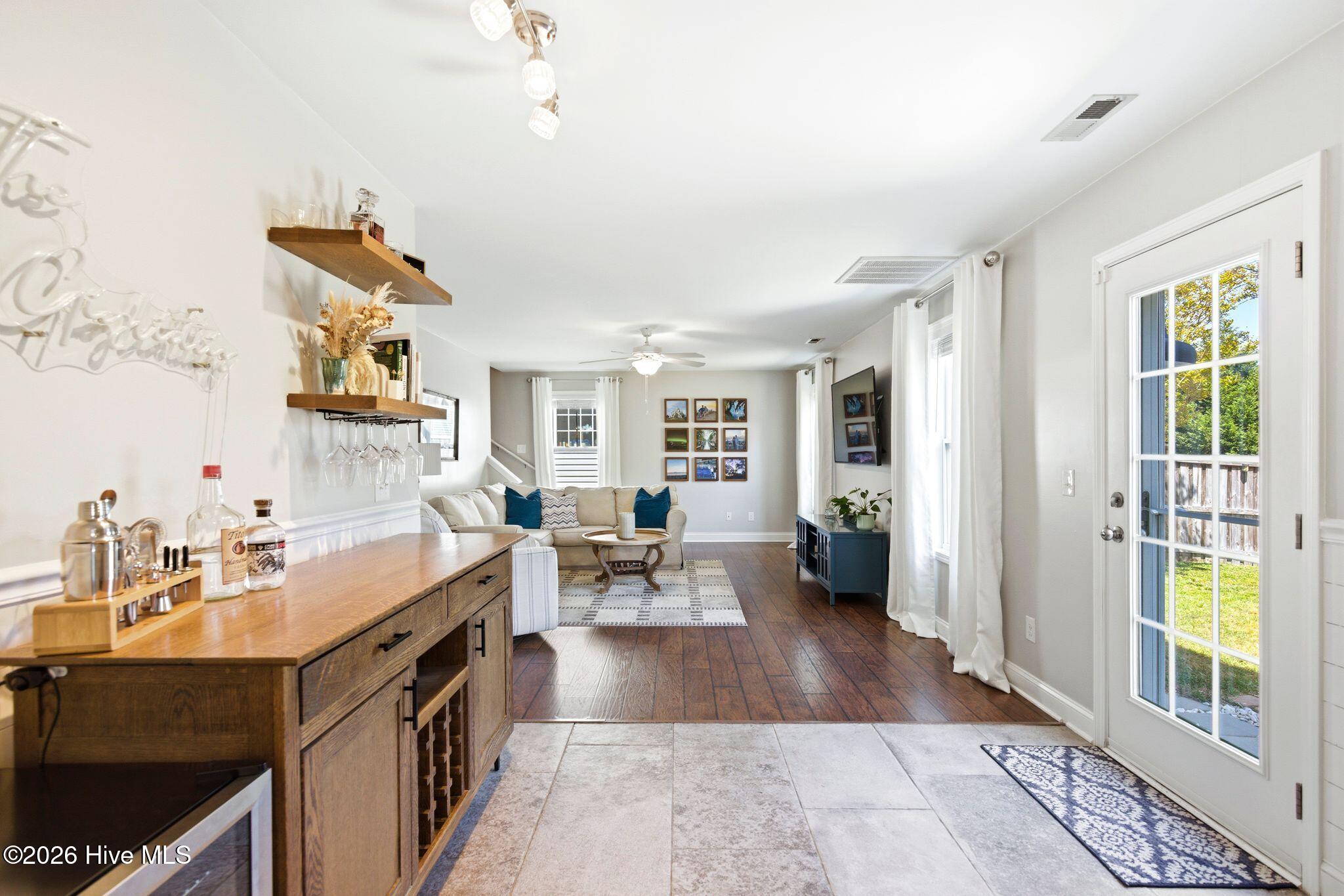 100566118 | Photo 15