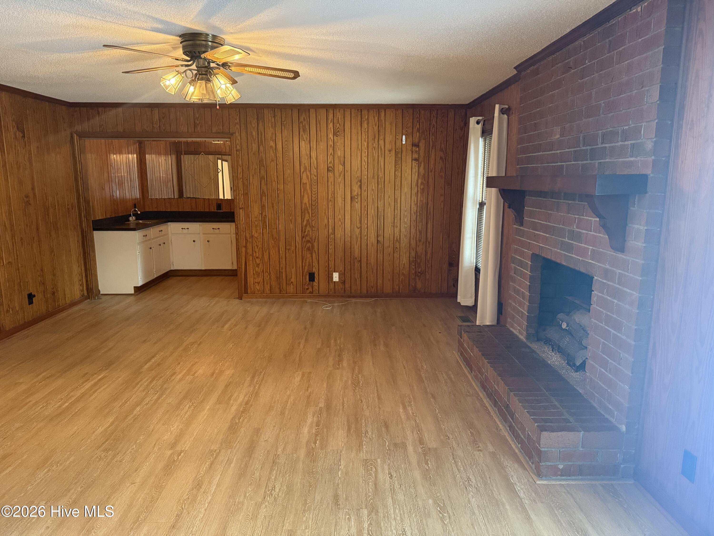 100570594 | Photo 18