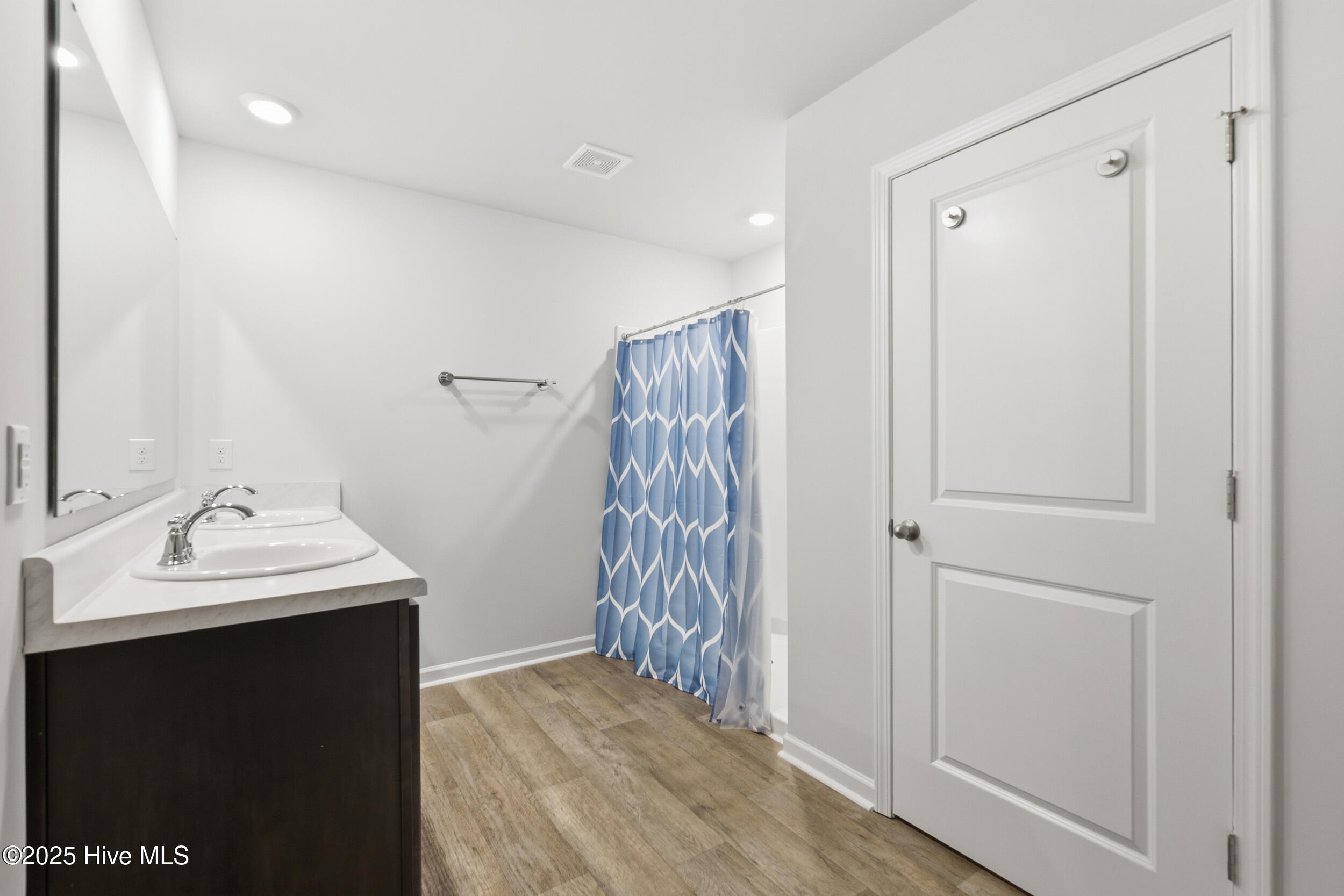 100543027 | Photo 23