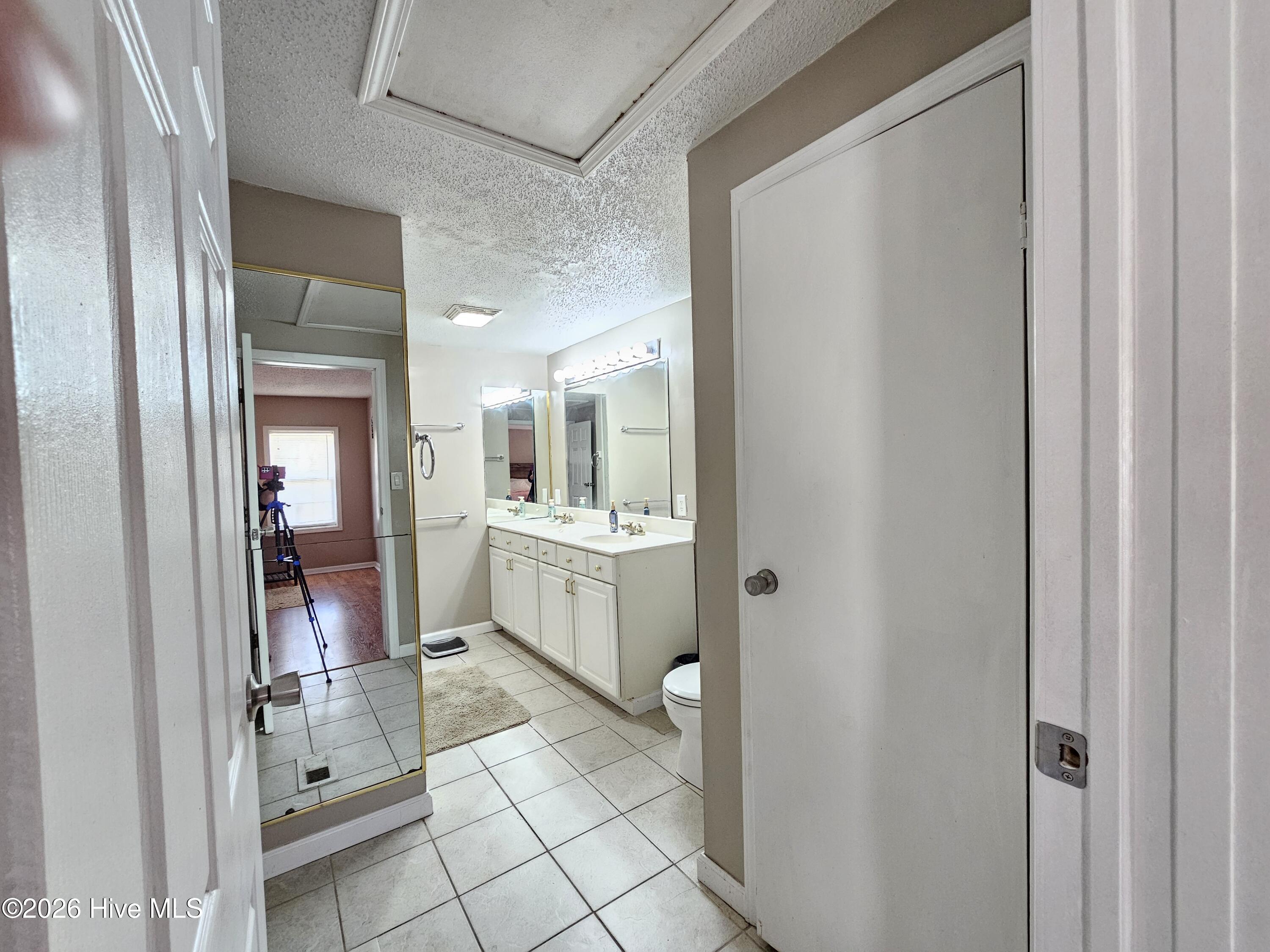 100561319 | Photo 29