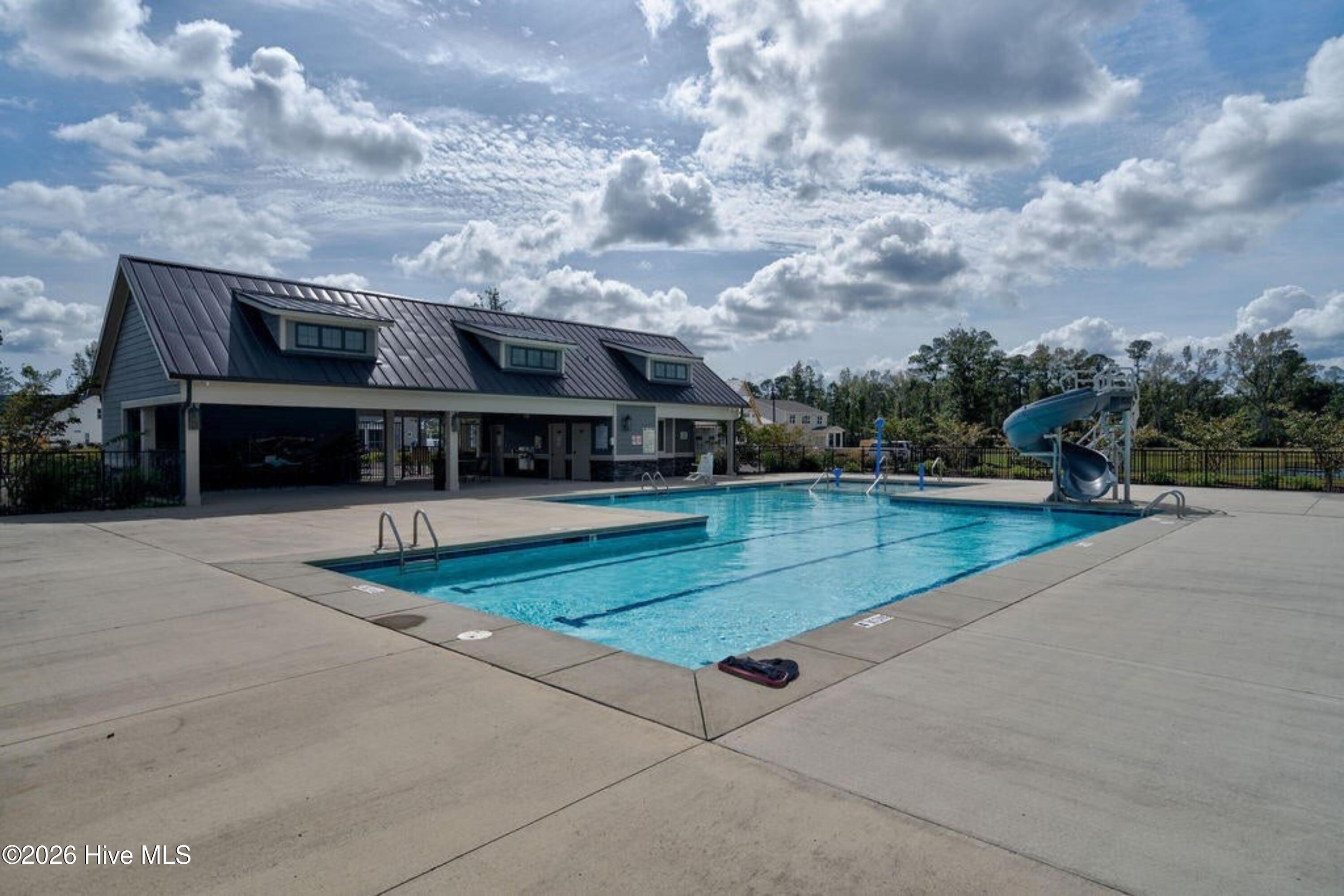 100562294 | Photo 45