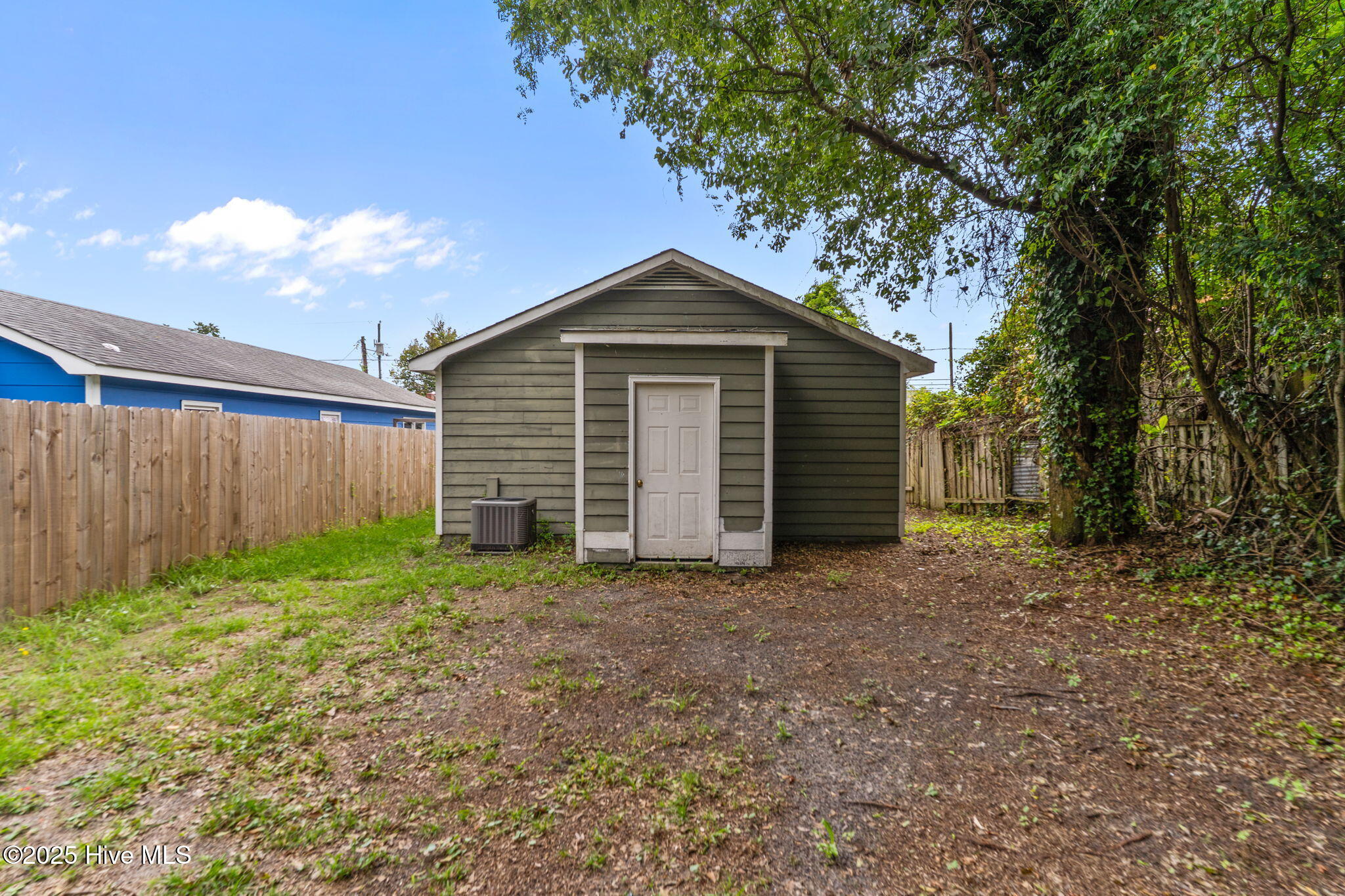 100528718 | Photo 34