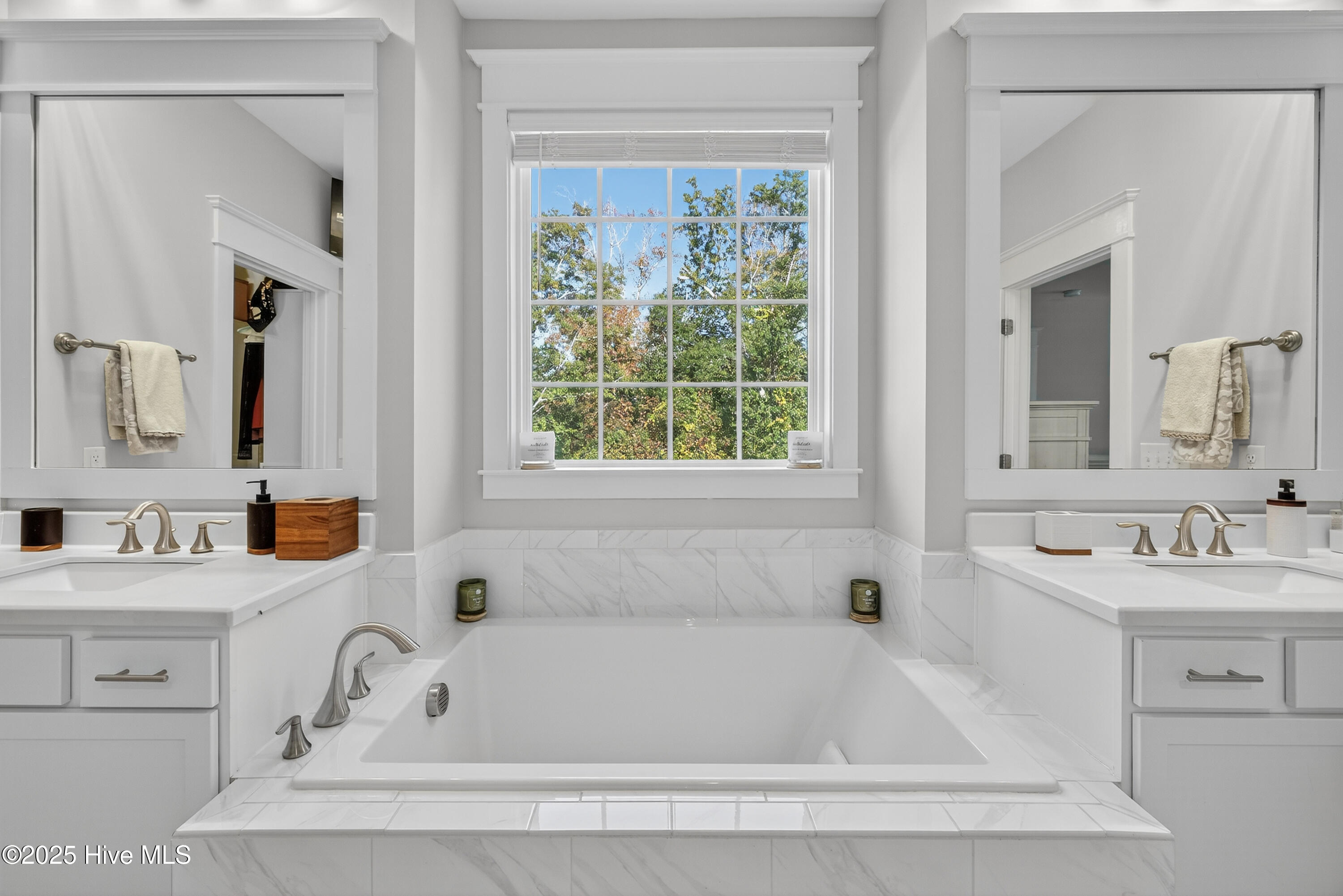 100540063 | Photo 37