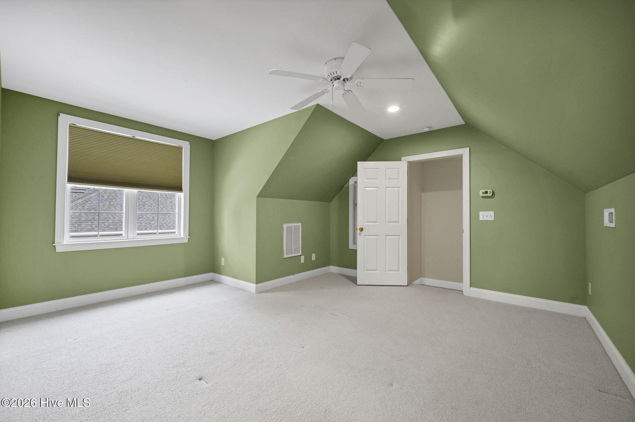 100557033 | Photo 30