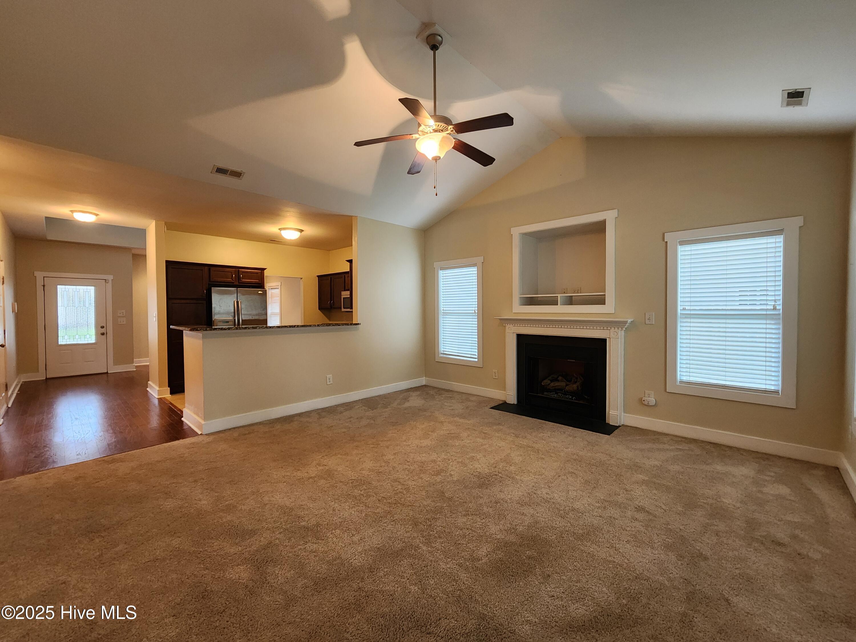 100569156 | Photo 15