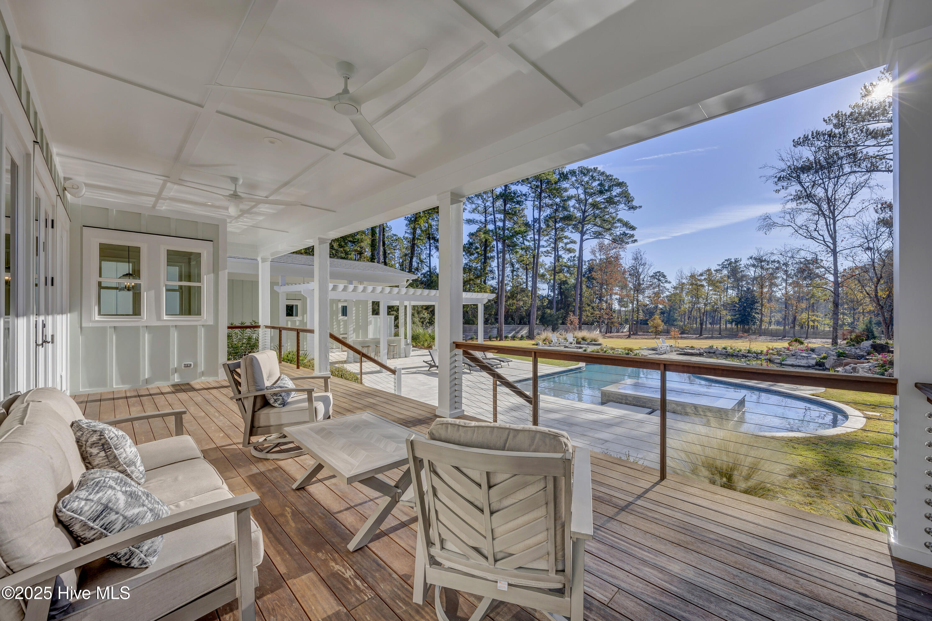 100543149 | Photo 51