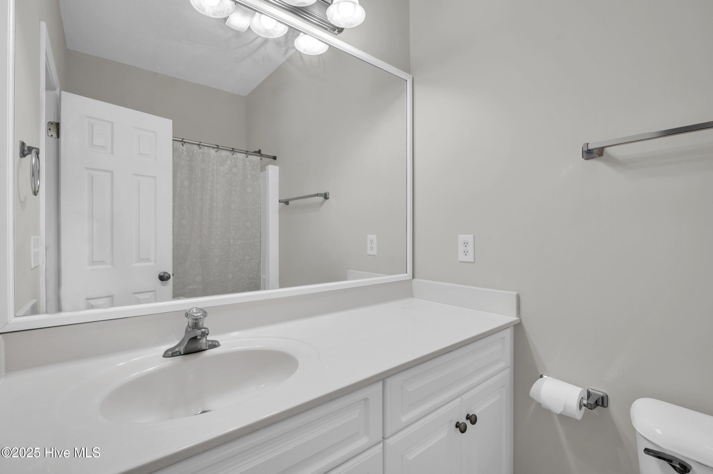 100545290 | Photo 11