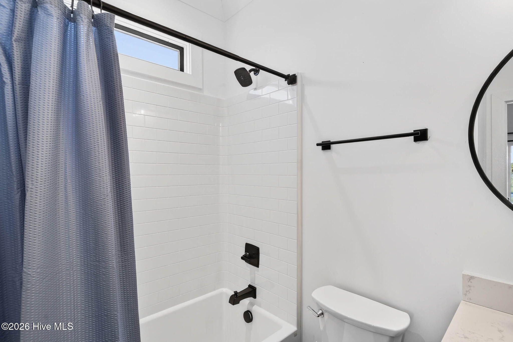 100561676 | Photo 32