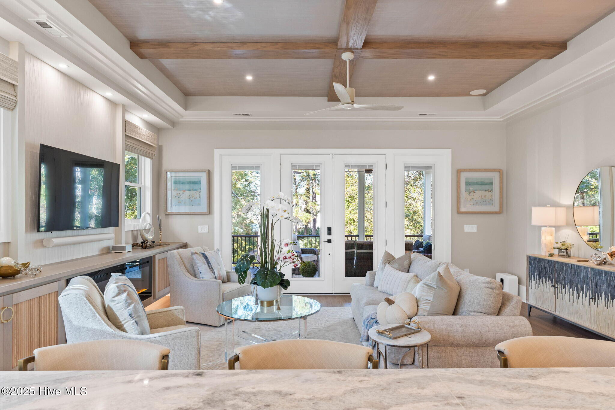 100516902 | Photo 15