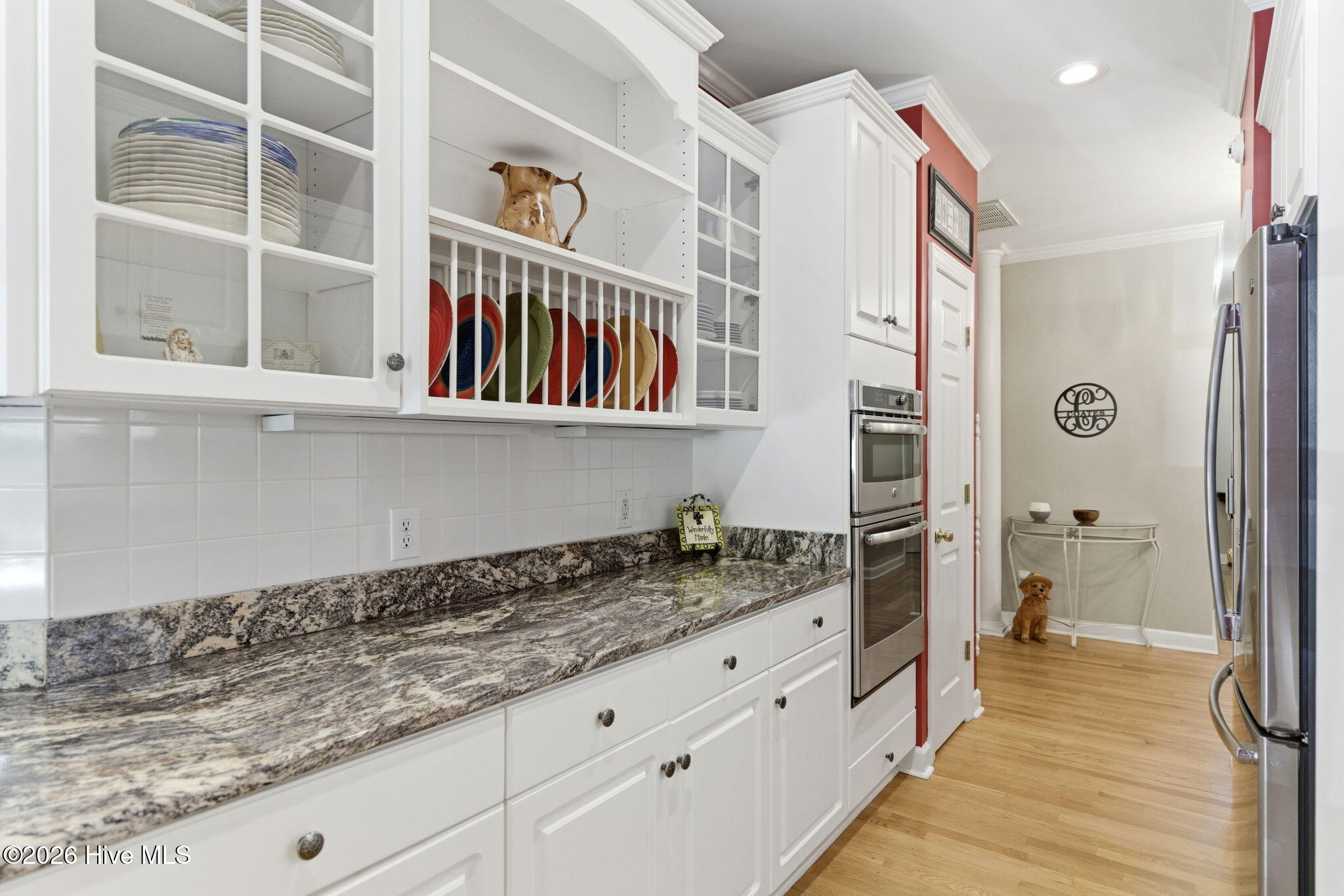 100570615 | Photo 17