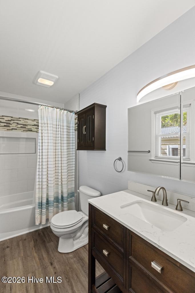 100570465 | Photo 27